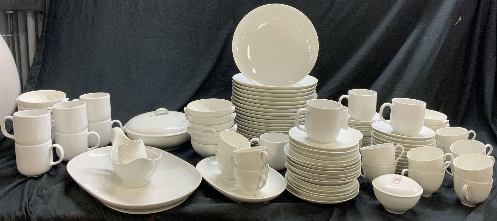 Set 114 ROYAL COPPENHAGEN & ROYAL MOSR Porc (1 of 15)