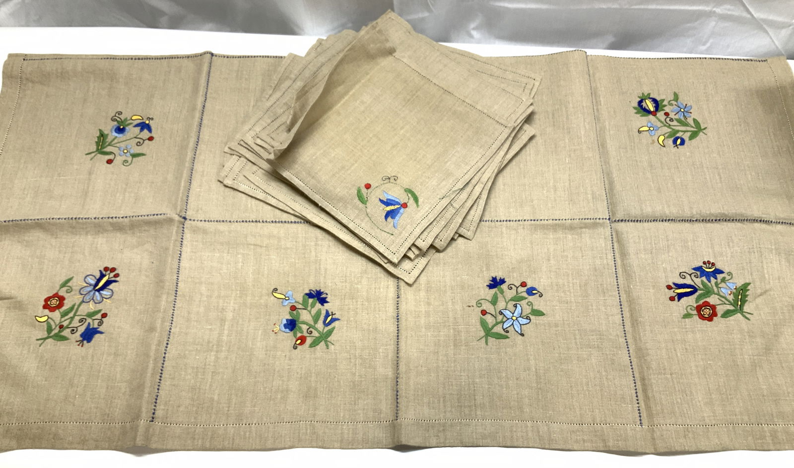 31 Embroidered Floral Linen tablecloth & Napkins (1 of 9)