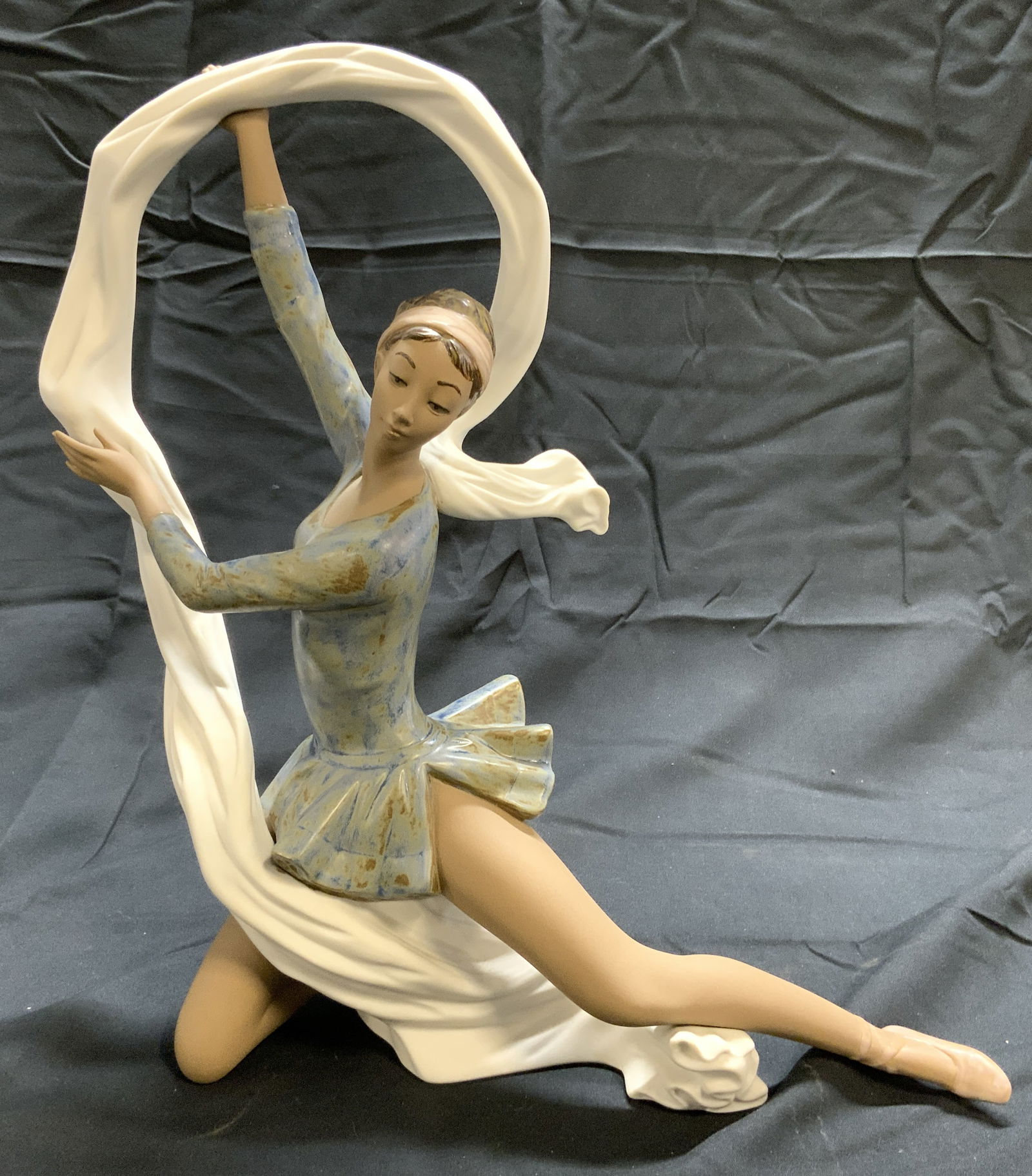 NAO BY LLADRO DANCER w Veil 0185 (1 of 8)