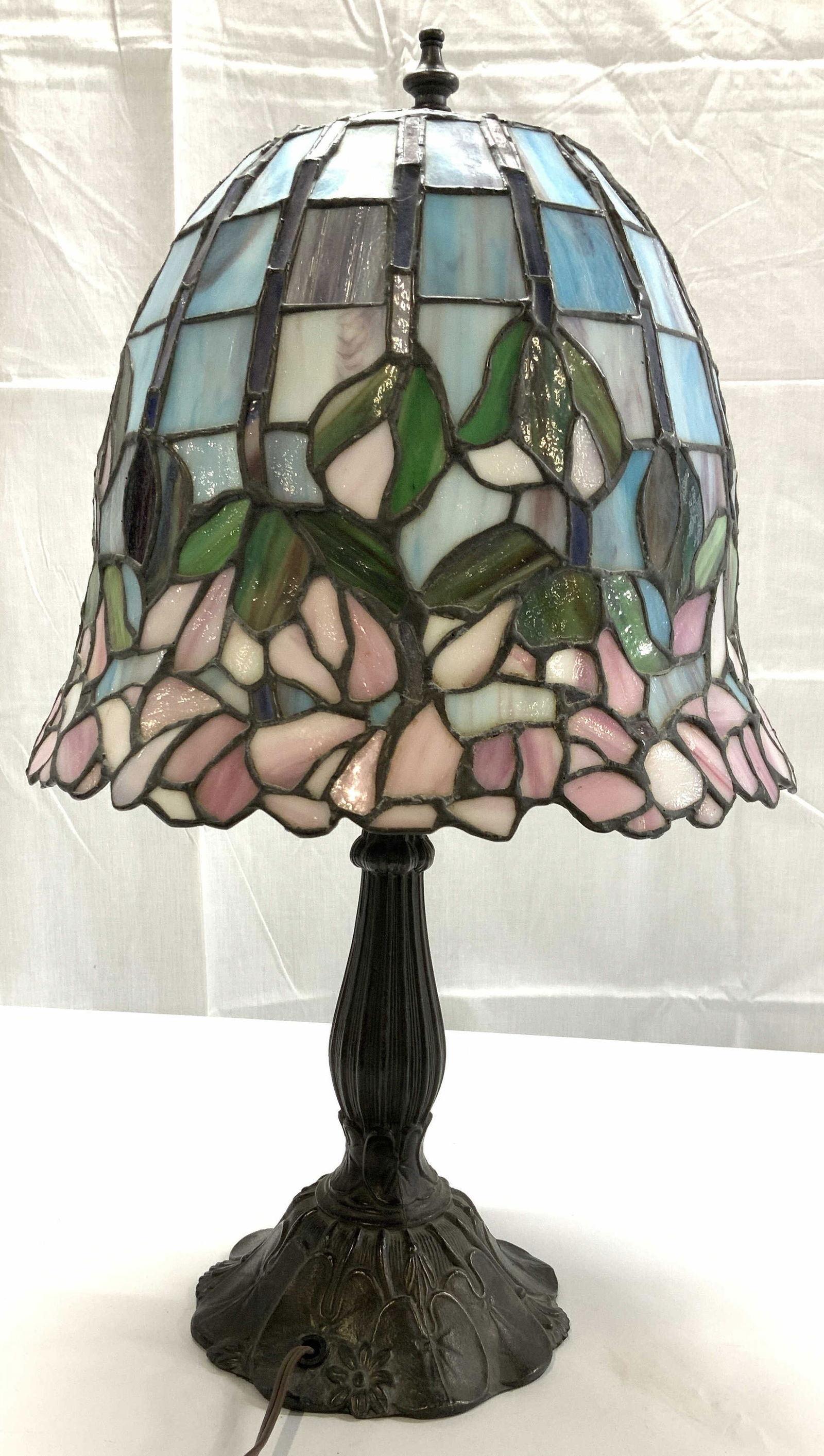 Tiffany Style Flower Slag Glass Table Lamp (1 of 7)