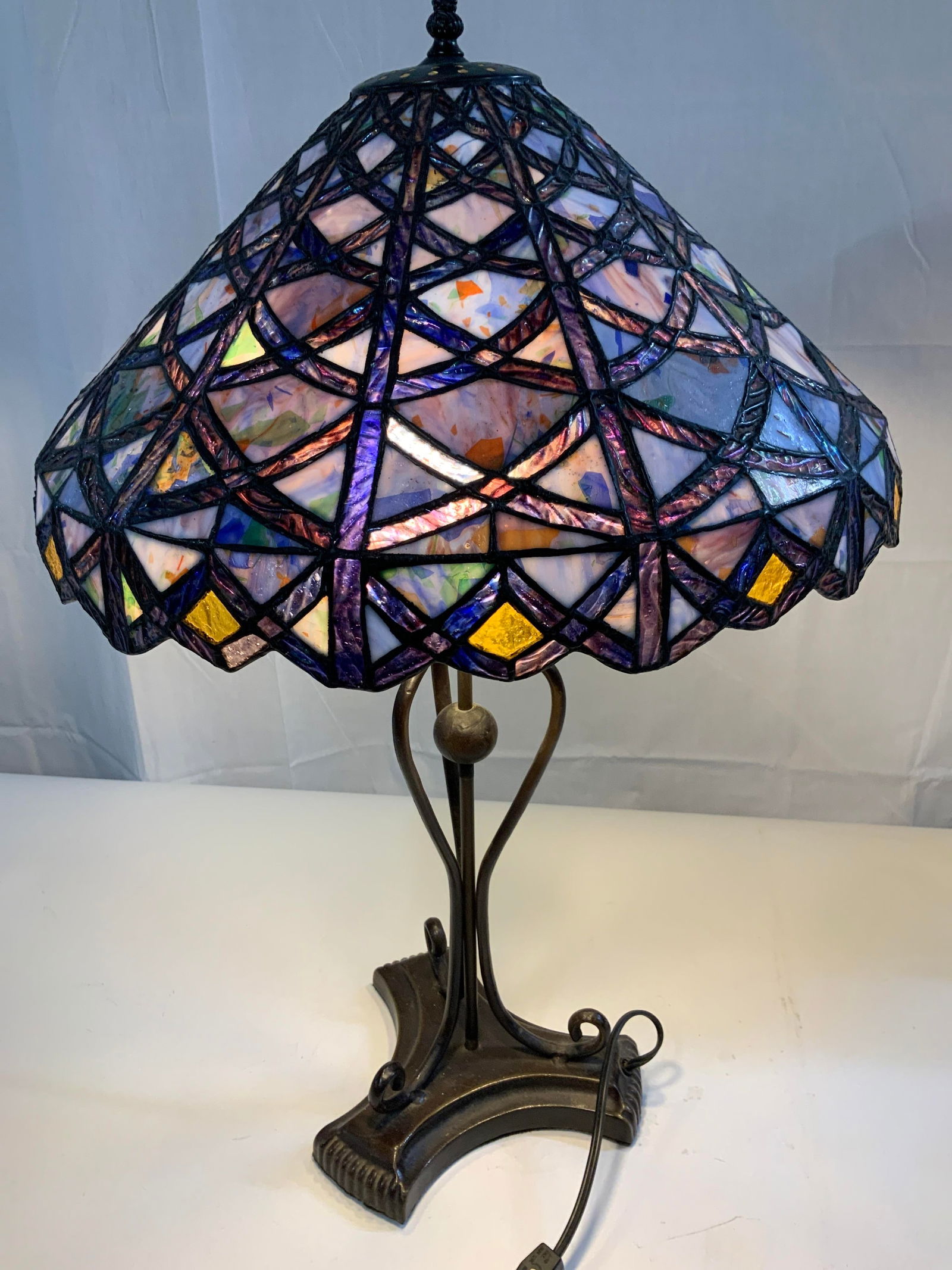 Tiffany Style Slag Glass Table Lamp (1 of 8)
