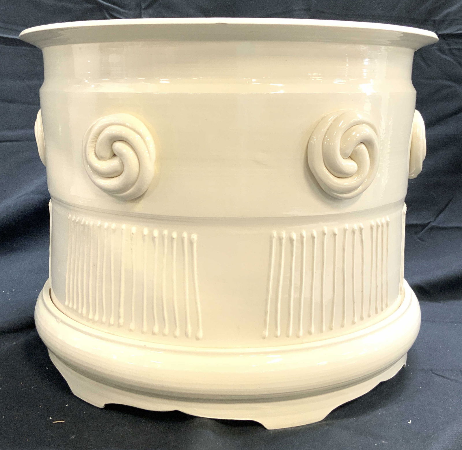 ROY HAMILTON Signed Ceramic Planter W Base (1 of 9)