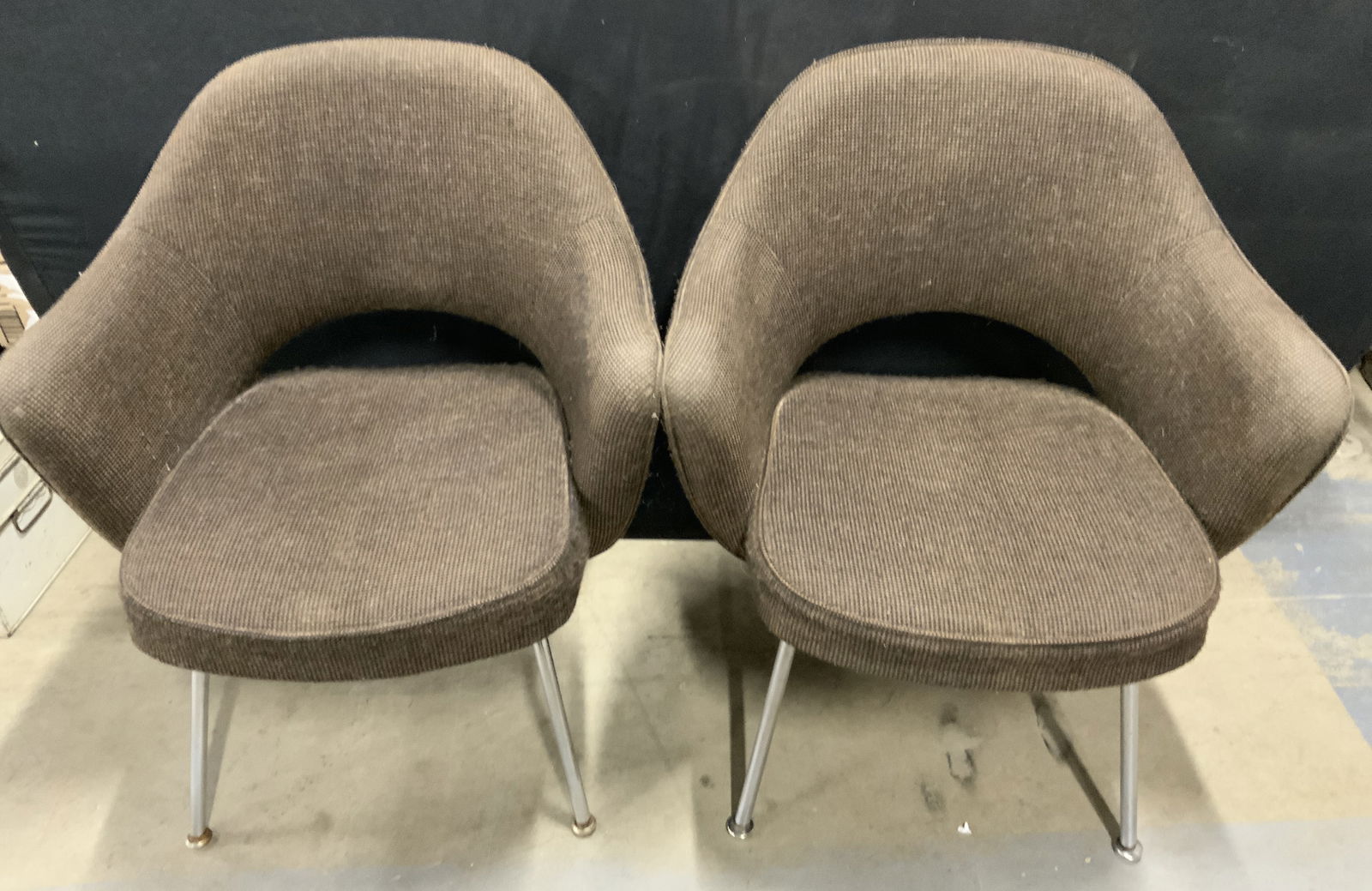 Pair Knoll Eero Saarinen MCM Executive Armchairs (1 of 14)