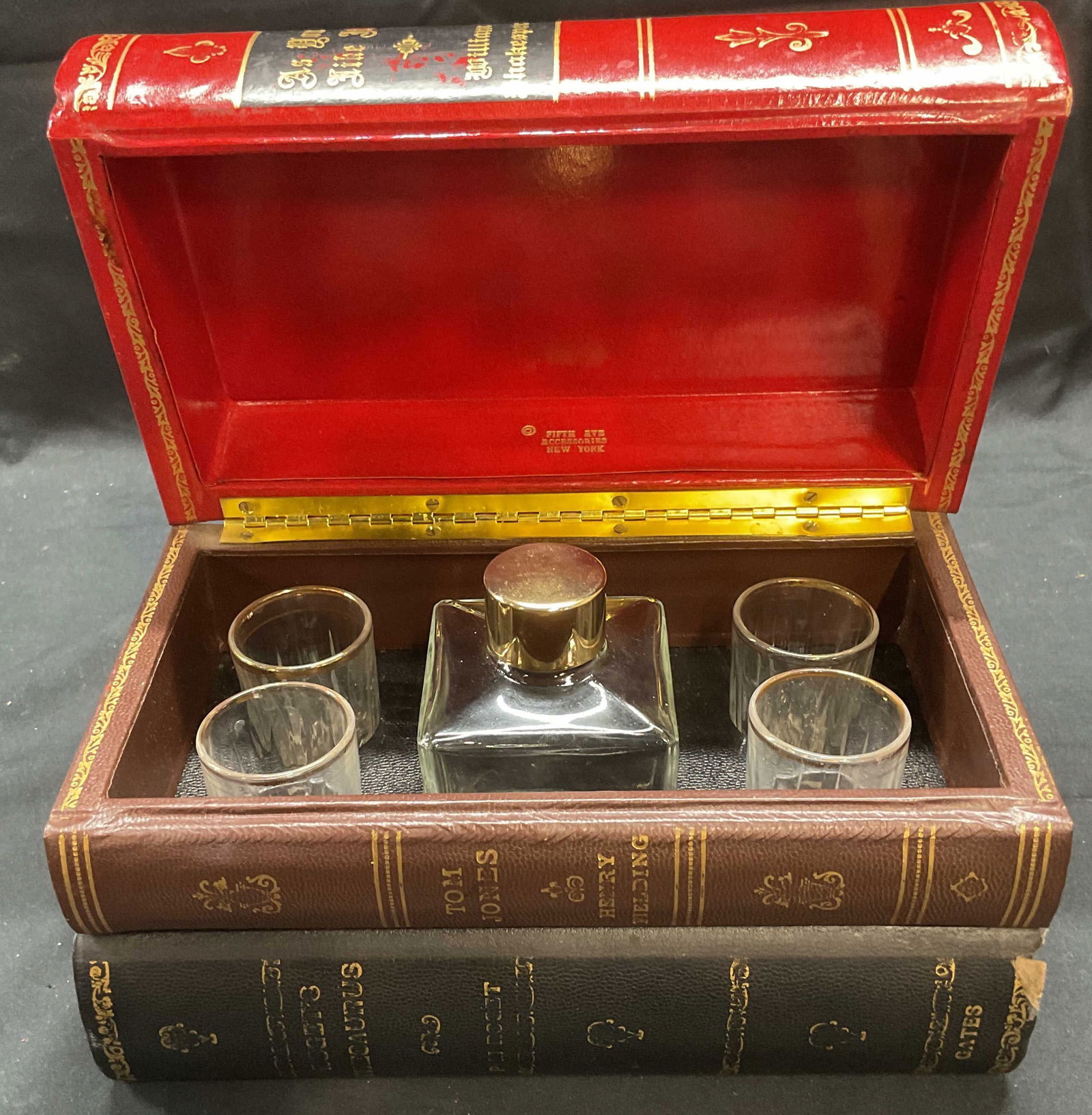 Vintage Fifth Ave Accessories Hidden Book Bar (1 of 8)