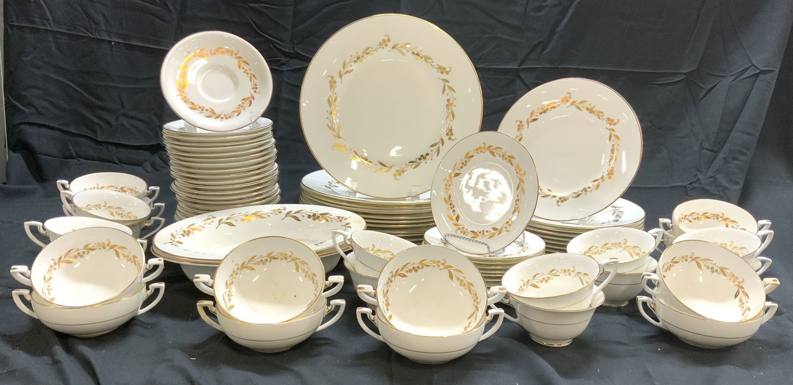 ROYAL WORCESTER Sacuenay 74 Porcelain Serveware (1 of 8)