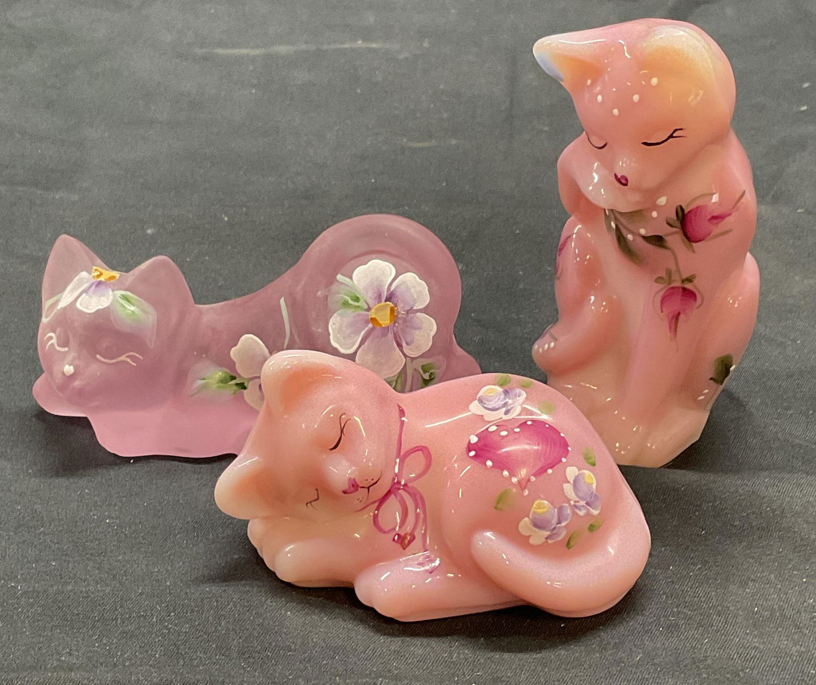 Lot 3 Fenton Pink Art Glass Cat Figurals (1 of 11)