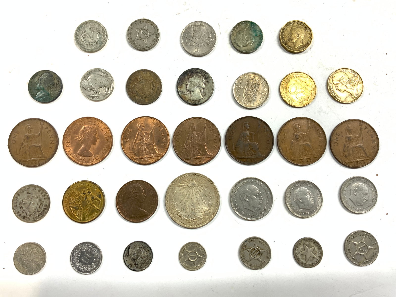 Lot 33 Vintage Assorted Coins (1 of 10)