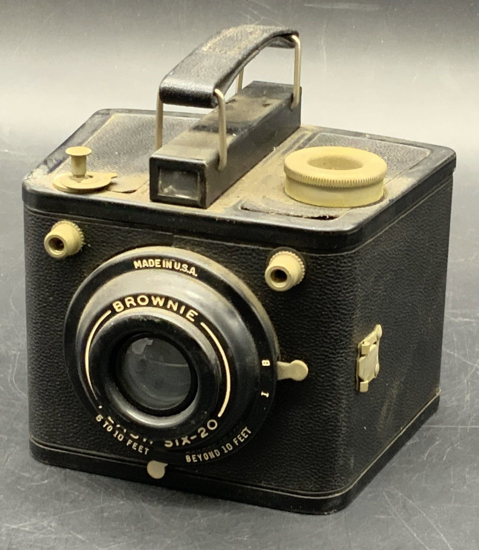 Vintage BROWNIE FLASH Camera Six-20, USA. (1 of 11)
