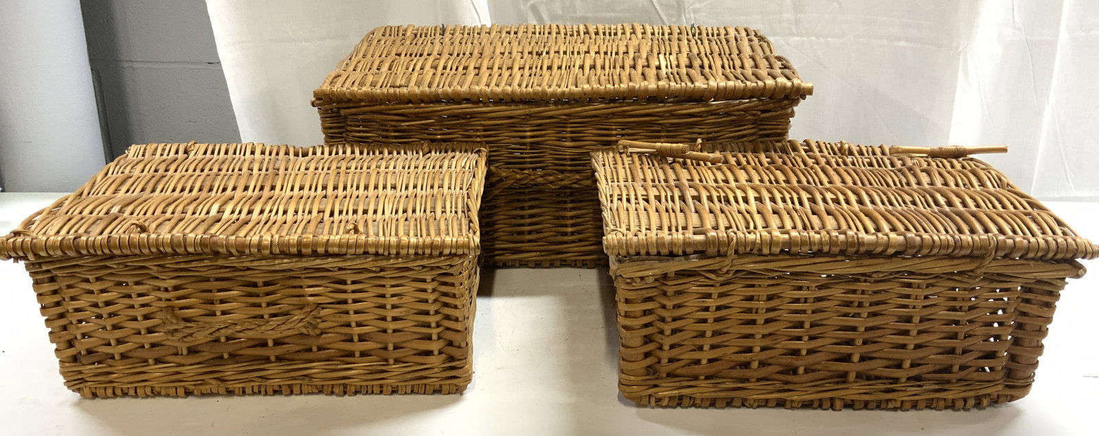 Lot 3 Woven Wicker Baskets W Lids (1 of 7)