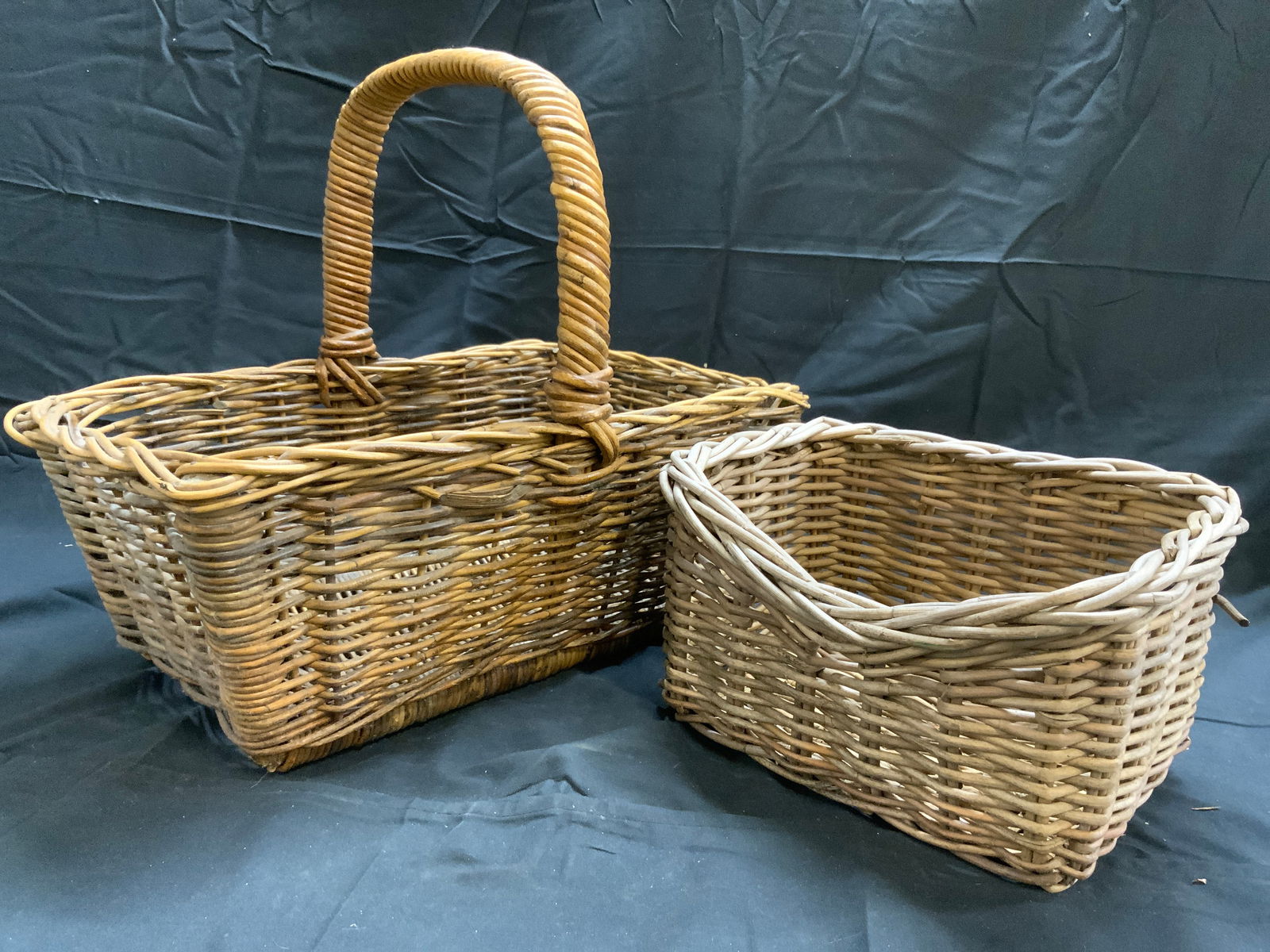 Lot 2 Vntg Woven Wicker Baskets (1 of 8)