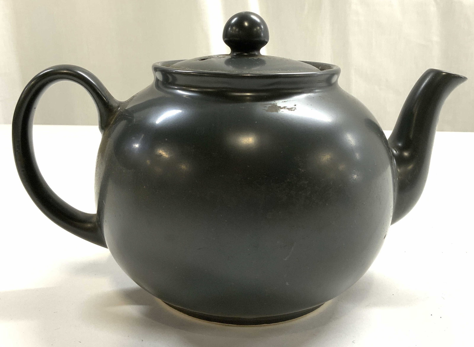 PRISTINE Porcelain Teapot W Lid Black ENGLAND (1 of 8)