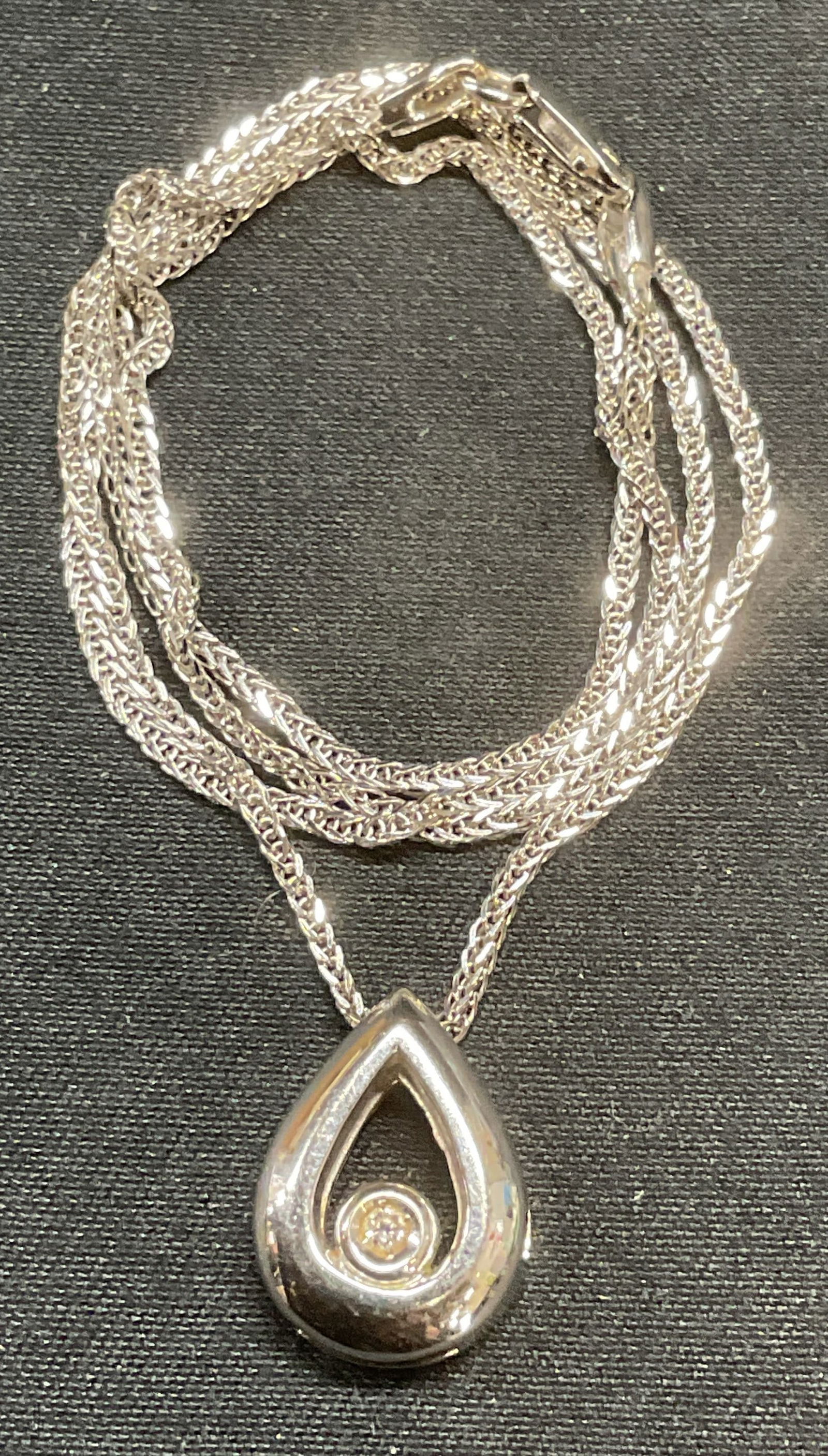 18k White Gold Diamond Pendant Necklace (1 of 7)
