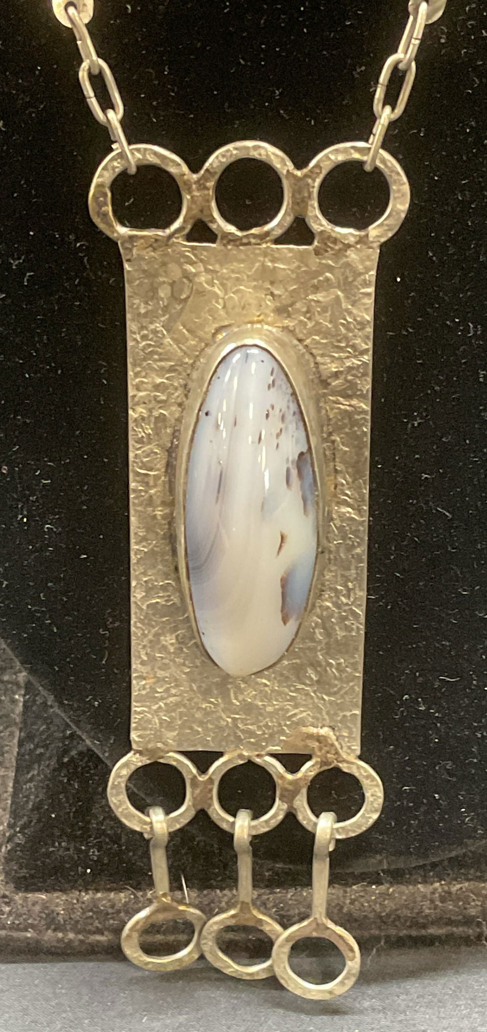 Silver Tone Brutalist Agate Pendant Necklace (1 of 6)