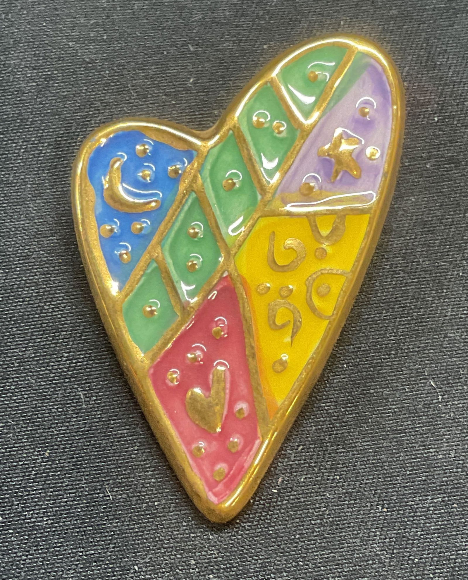 Vintage Abbey Press Gilt Heart Ceramic Brooch (1 of 6)