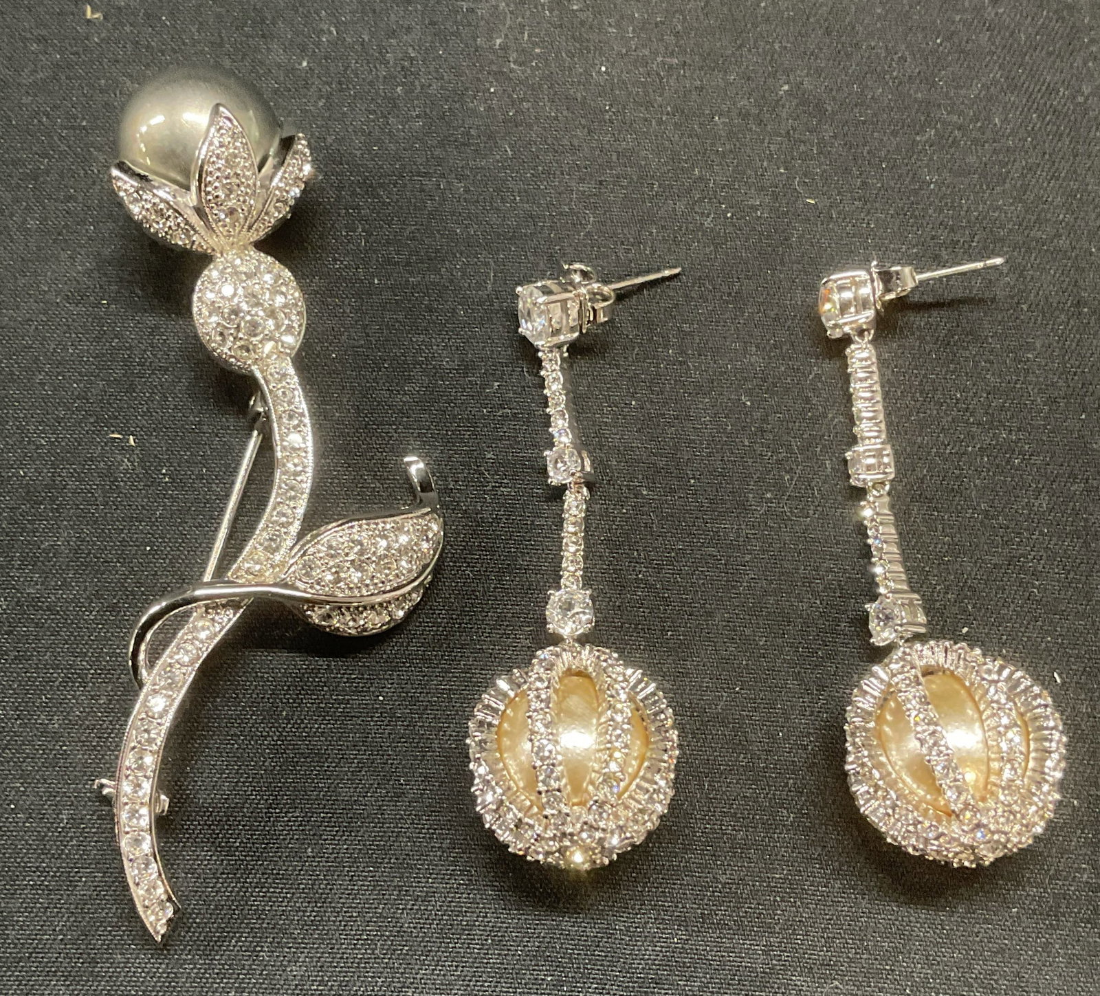 Lot 2 Faux Pearl Crystal Flower Brooch + (1 of 6)