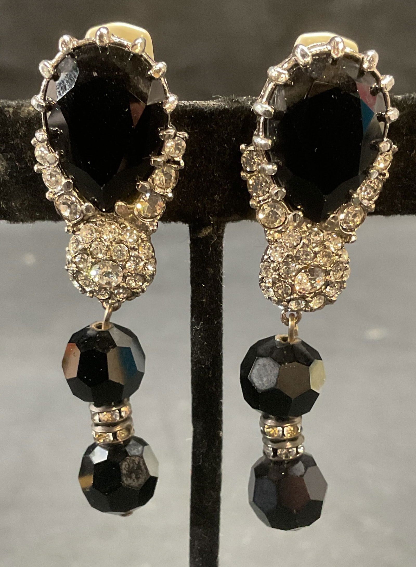 Vtg Ciner Silver Tn Black Crystal Dangle Earrings (1 of 7)