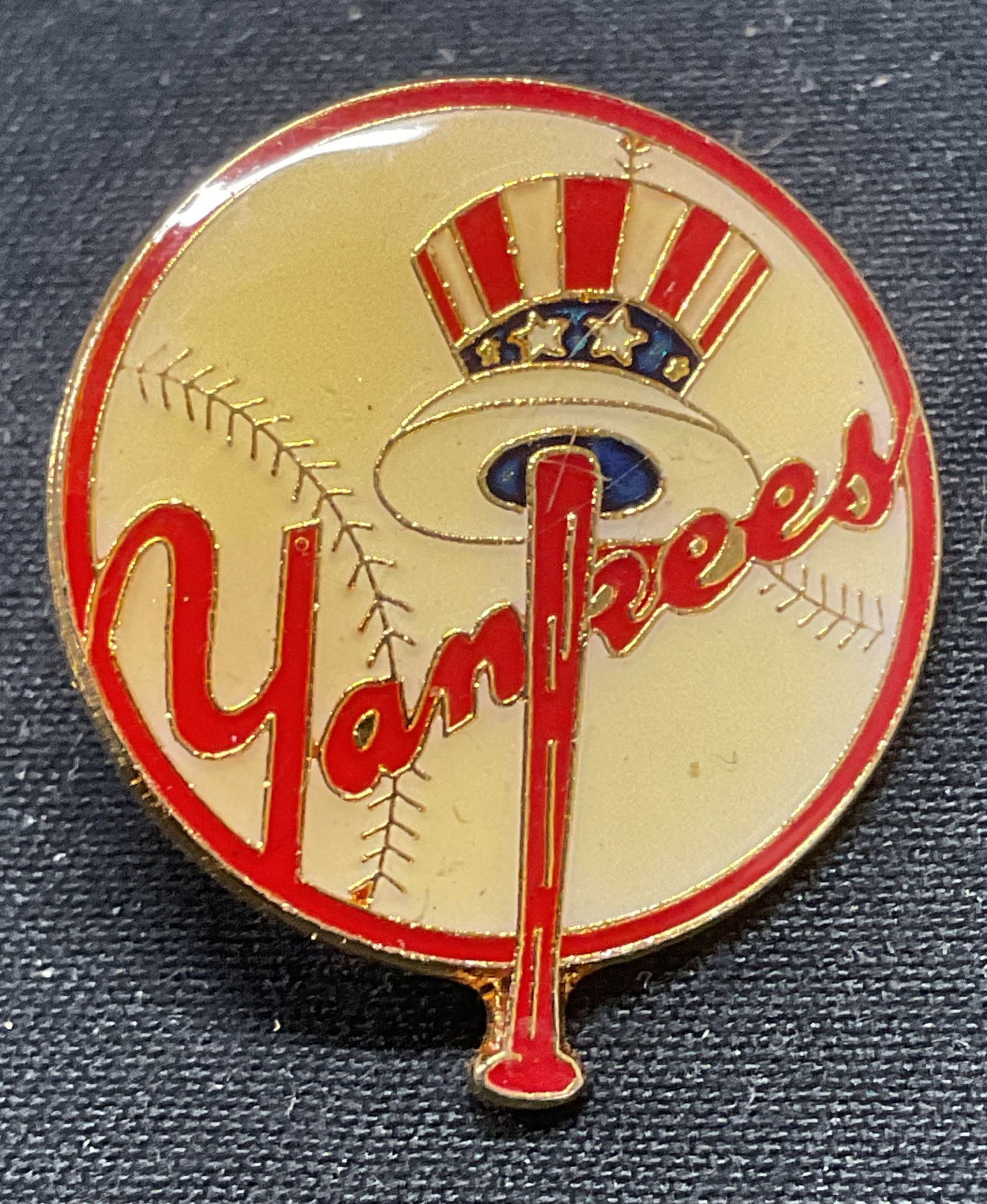 Vintage 1985 MLB Yankees Gold Tn Enamel Pin (1 of 6)