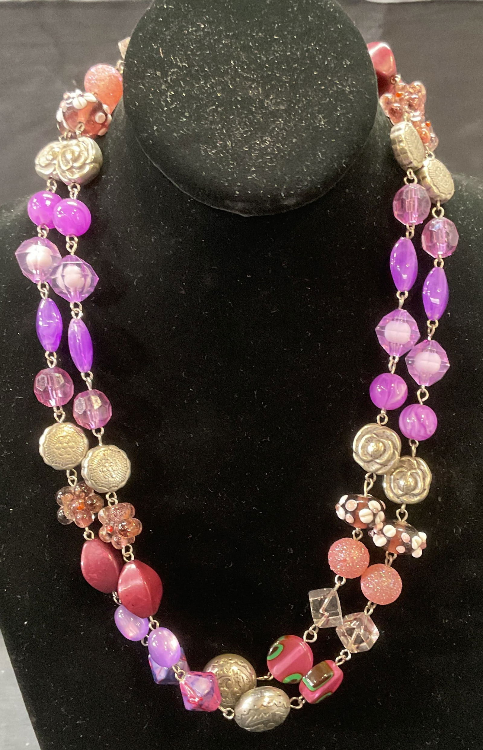 Silver Tone Purple Crystal & Lucite Necklace: Silver tone beaded necklace with purple crystal and lucite beads with floral motifs. Drop length approx. 21.5 inches. Some surface wear including scratching observed. Jewelry, estate jewelry, costume