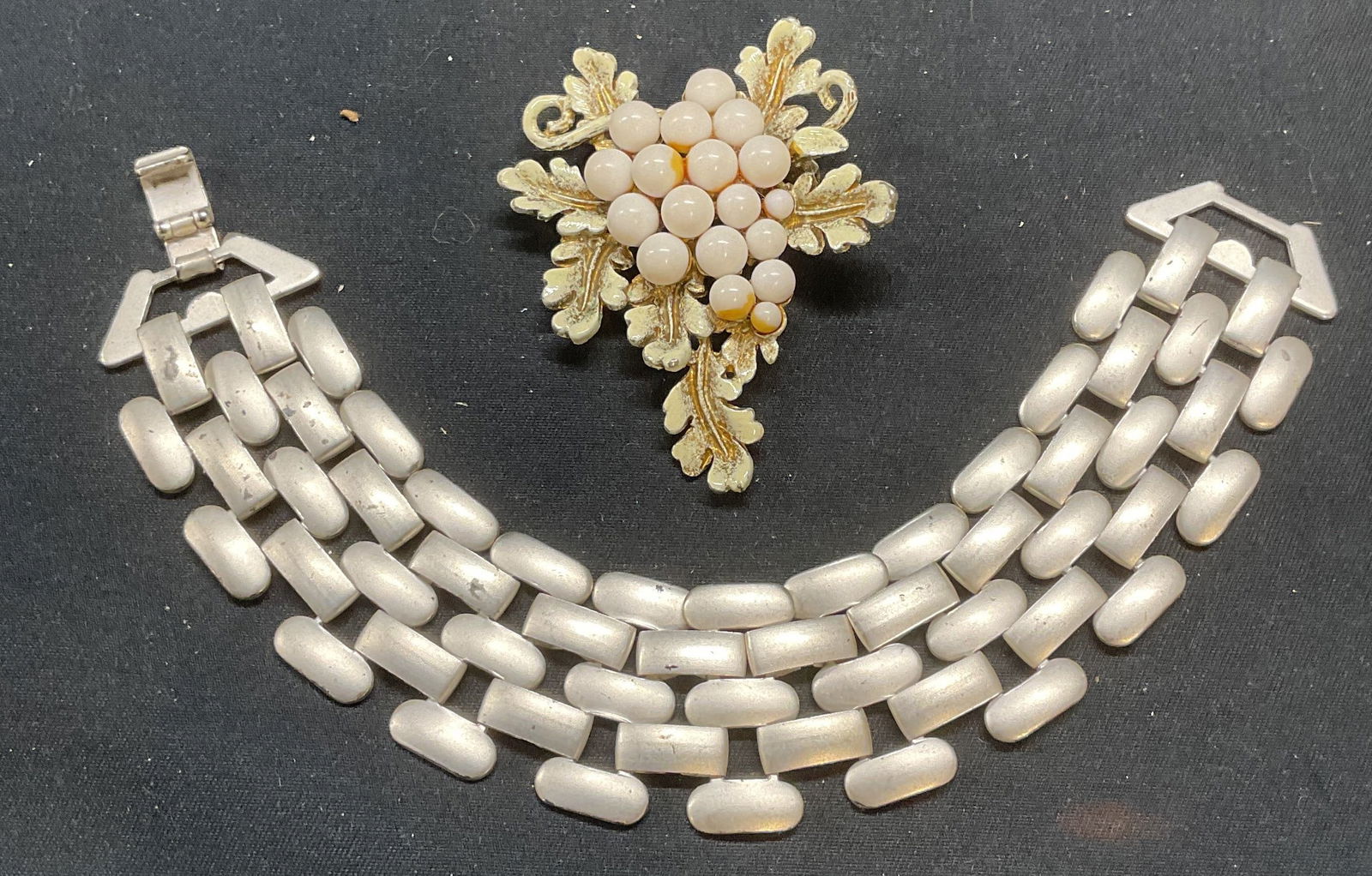 Lot 2 Vntg Florenza White Grape Brooch + (1 of 7)