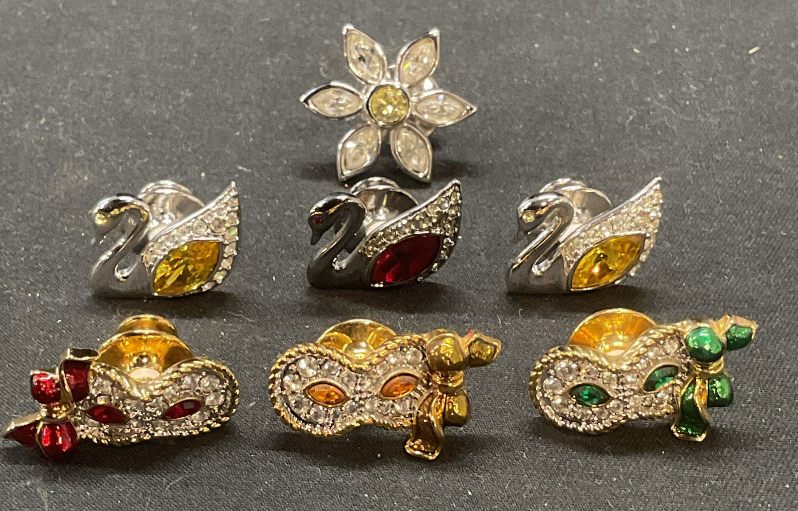 Lot 7 Swarovski Crystal Swan, Mask, Flower Pins (1 of 8)