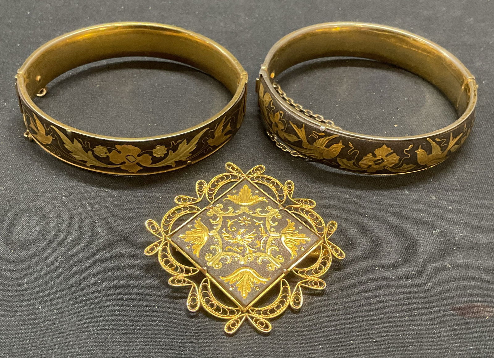Lot 3 Gold Tn Damascene Bracelets & Brooch (1 of 8)