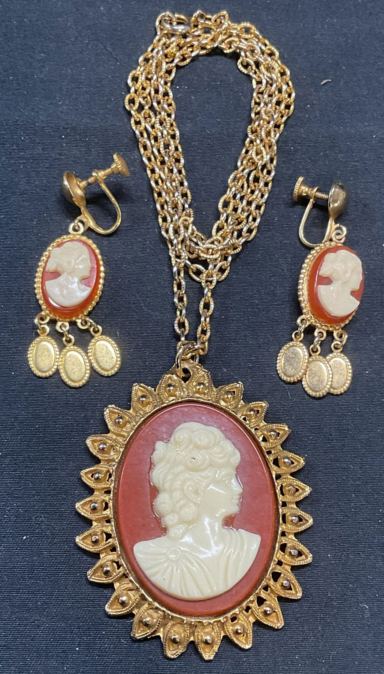 Lot 2 Gold Tone Cameo Necklace & Earrings (1 of 6)