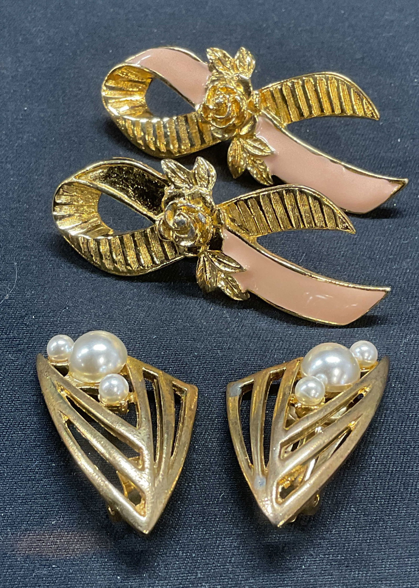 Lot 3 Avon Gold Tn Pink Ribbon Pins + (1 of 7)