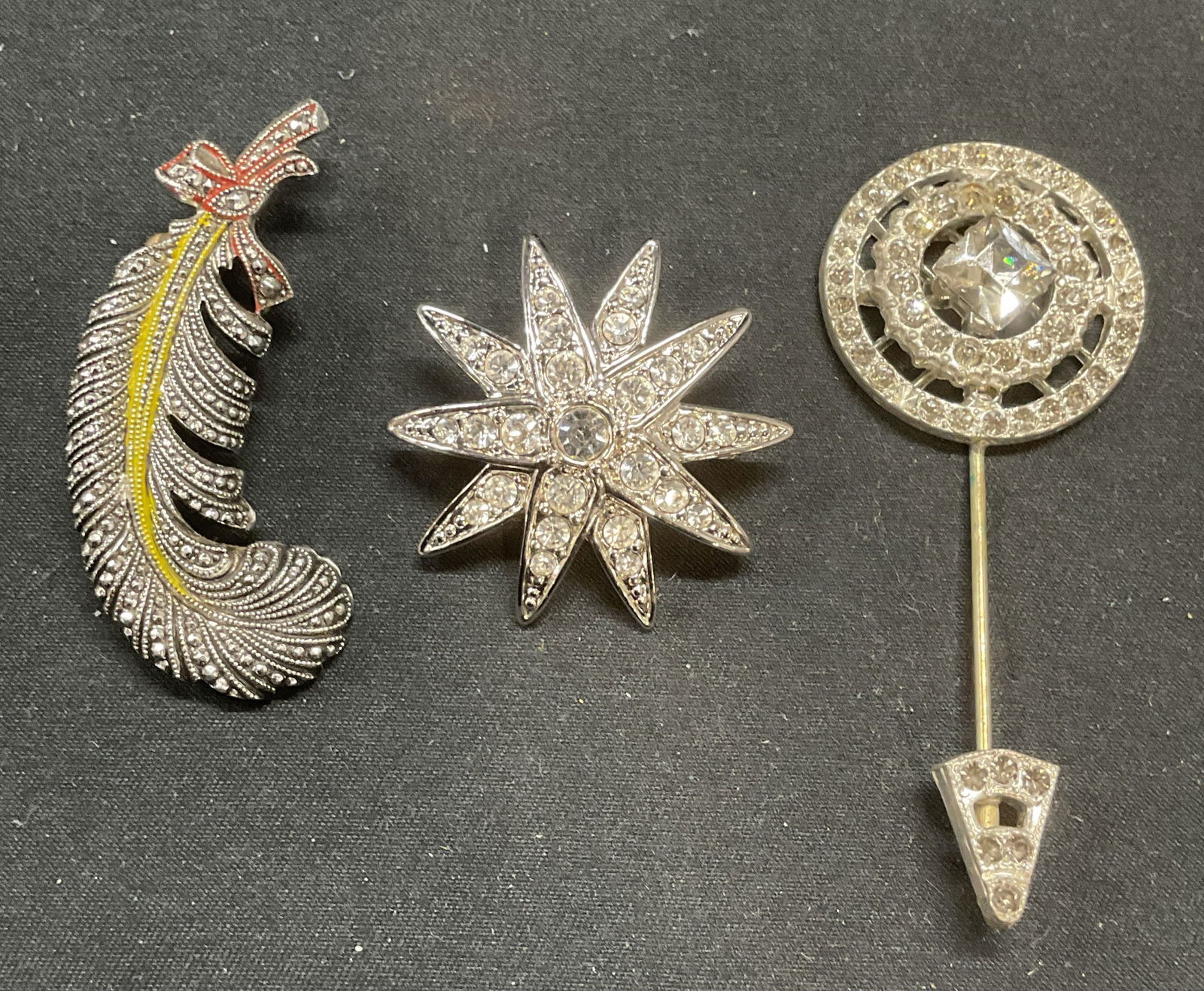 Lot 3 Silver Tone Crystal Brooches & Stick Pin (1 of 7)