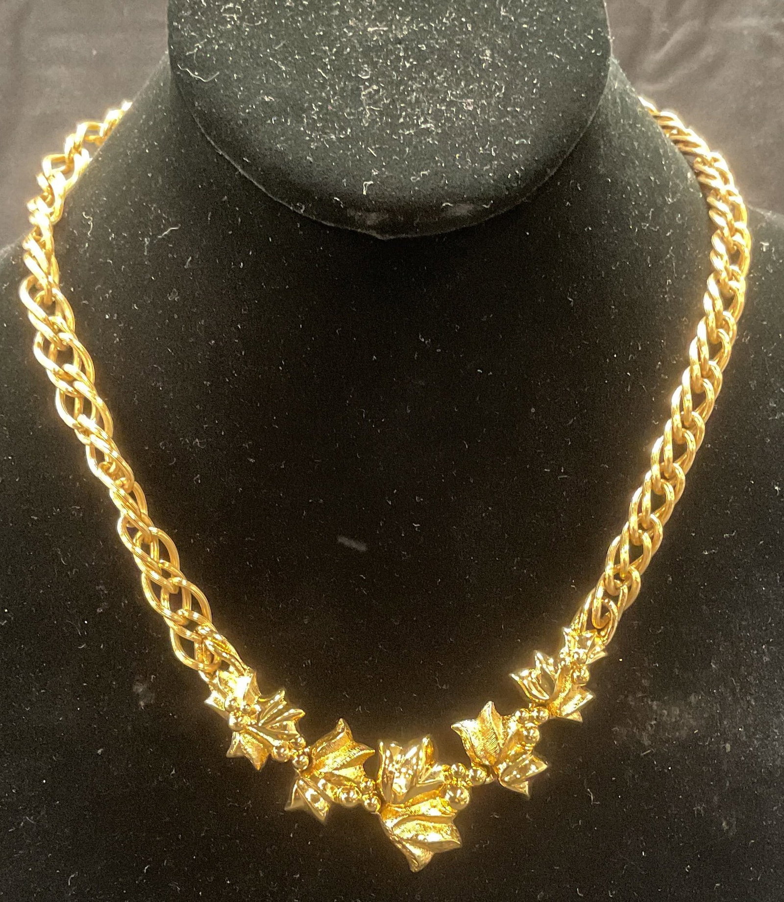 Vintage Monet Gold Tone Botanical Necklace: Vintage Monet gold tone necklace with botanical motif pendant. Signed on pendant. Drop length approx. 8 inches. Necklace has weight. Some surface wear including scratching observed. Jewelry, estate je