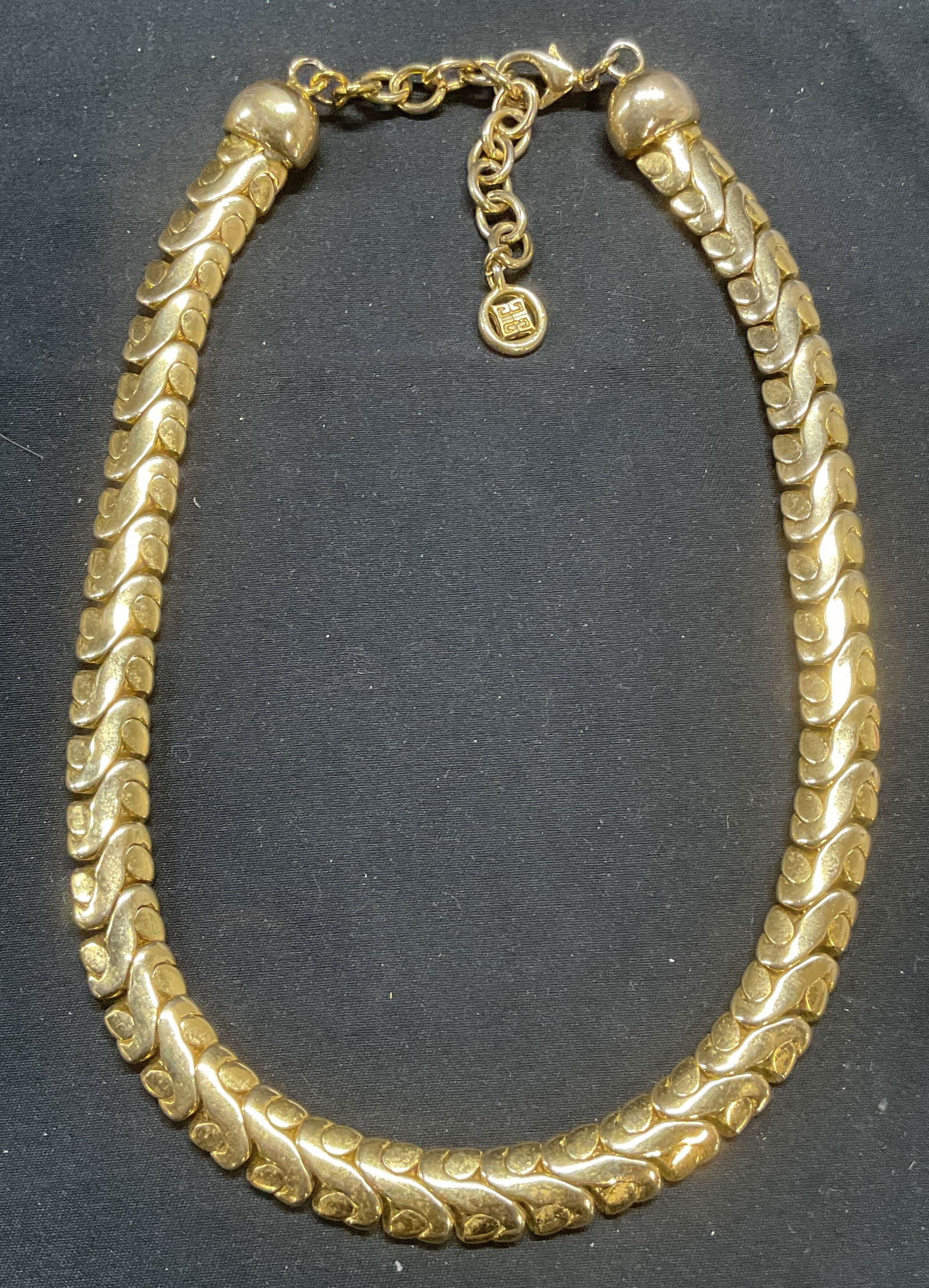 GIVENCHY Heavy Gold Tone Chain Choker Necklace: GIVENCHY heavy gold tone chain choker necklace. Signed on hang tag. Drop length approx. 8 inches. Necklace has weight. Some surface wear including scratching observed. Jewelry, estate jewelry, costume