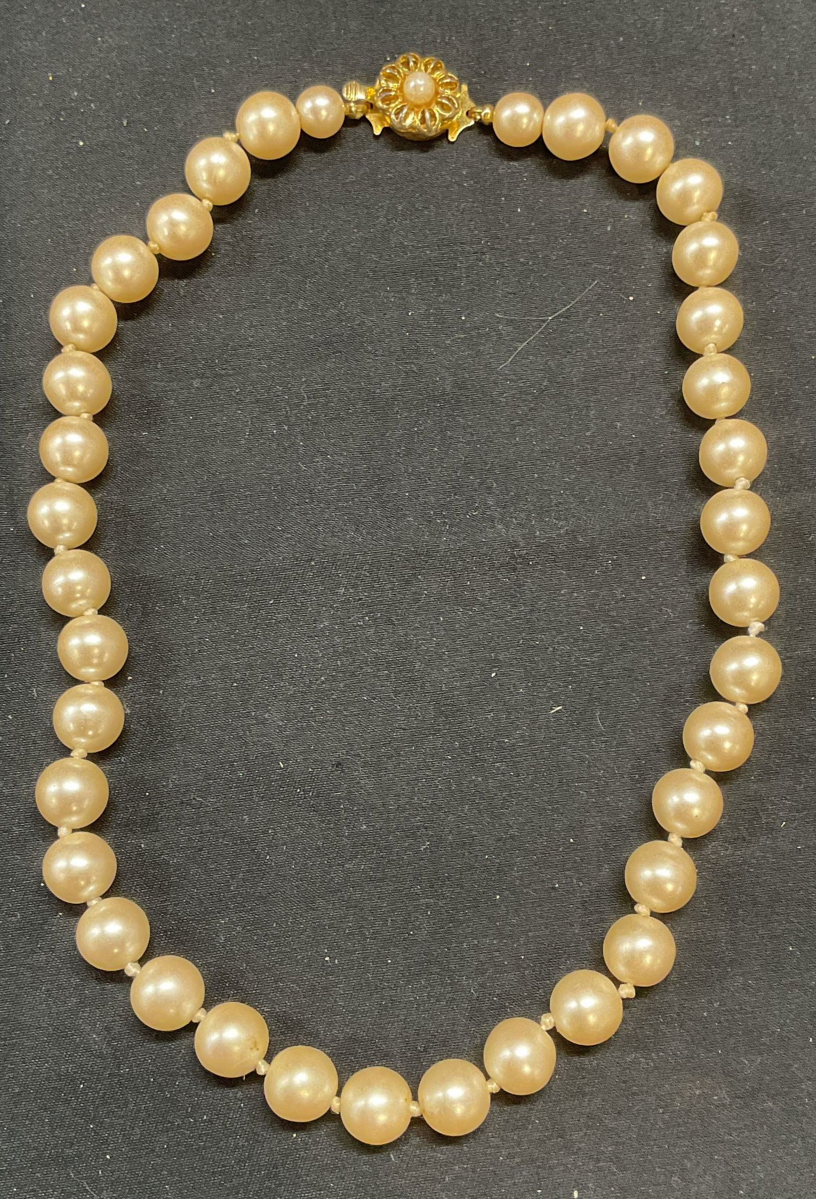 Vintage Faux Pearl Beaded Choker Necklace: Vintage faux pearl beaded necklace on double knotted string with gold tone flower motif clasp. Drop length approx. 7.5 inches. Some surface wear including scratching observed. Jewelry, estate jewelry,