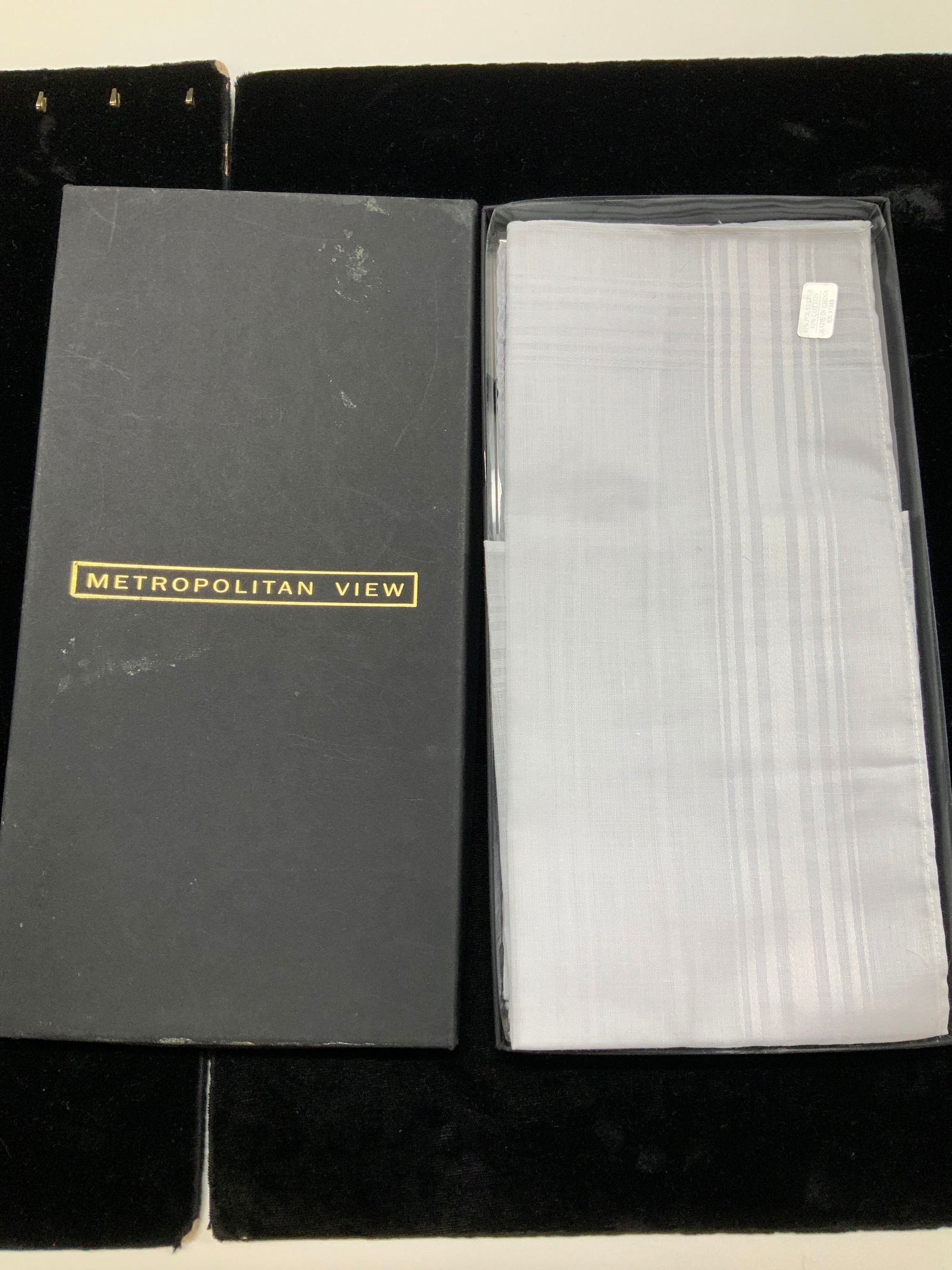 Metropolitan View Mens White Hankies, NIB , 4: Polyester / cotton ( 65%/35%) mens pocket handkerchiefs , all white, new in box. 15.5 x 15.75 in., Mens accessories, mens gifts, white handkerchiefs, mens wearables, pocket hankies, pocket handkerchie