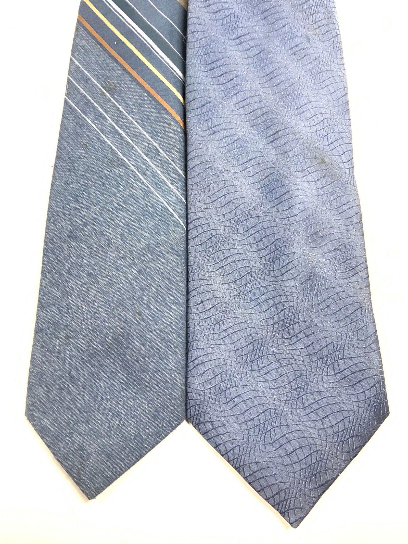 Lot 2 UMBERTO FRASI & CUSTOM TAILORED Silk Ties (1 of 7)