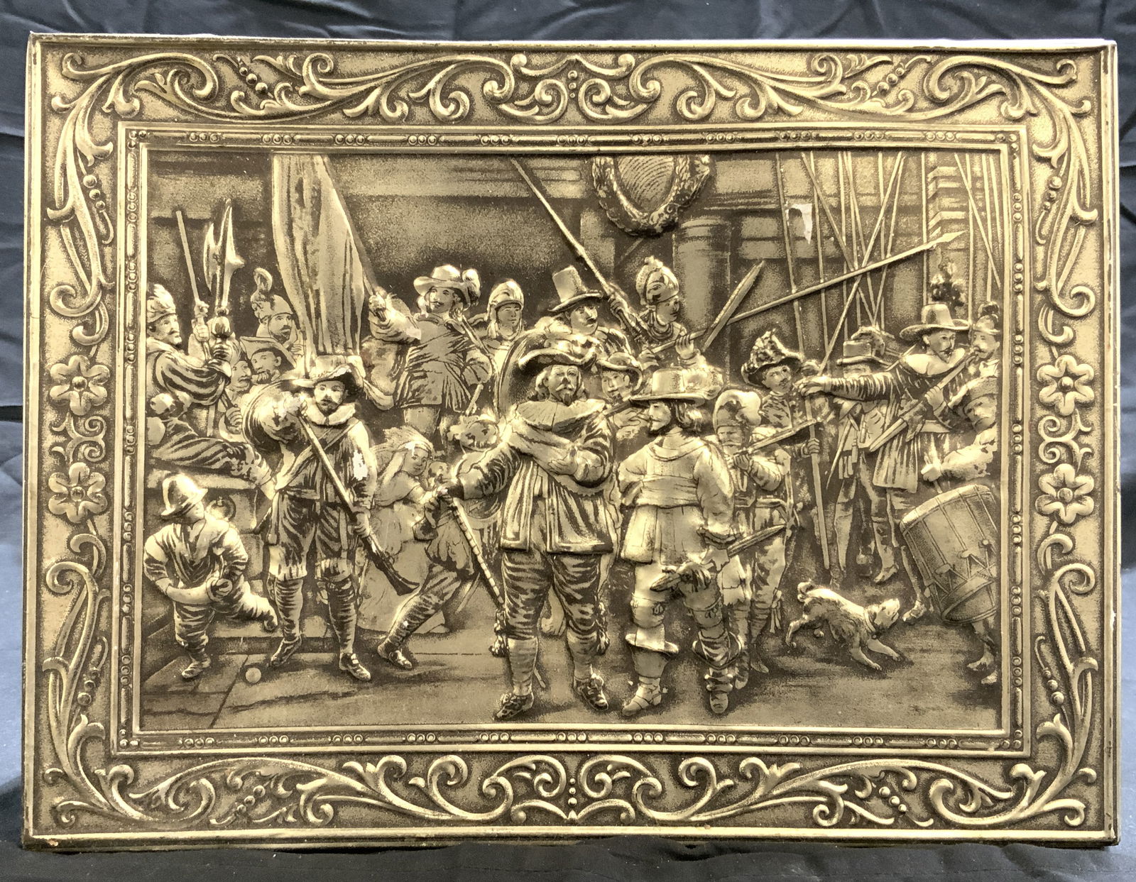 REMBRANDT Vntg Metal Tin Keepsake Box W Lid (1 of 10)