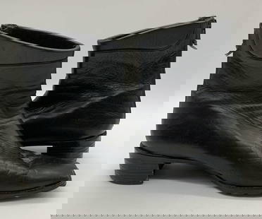 STUART WEITZMAN Black Ankle Boots, Spain: Black Stuart Weitzman ankle boots. They appear to be crafted from leather. Underside reads STUART WEITZMAN, MADE IN SPAIN. Interior reads STUART WEITZMAN, other markings illegible. Measures approx. 7.