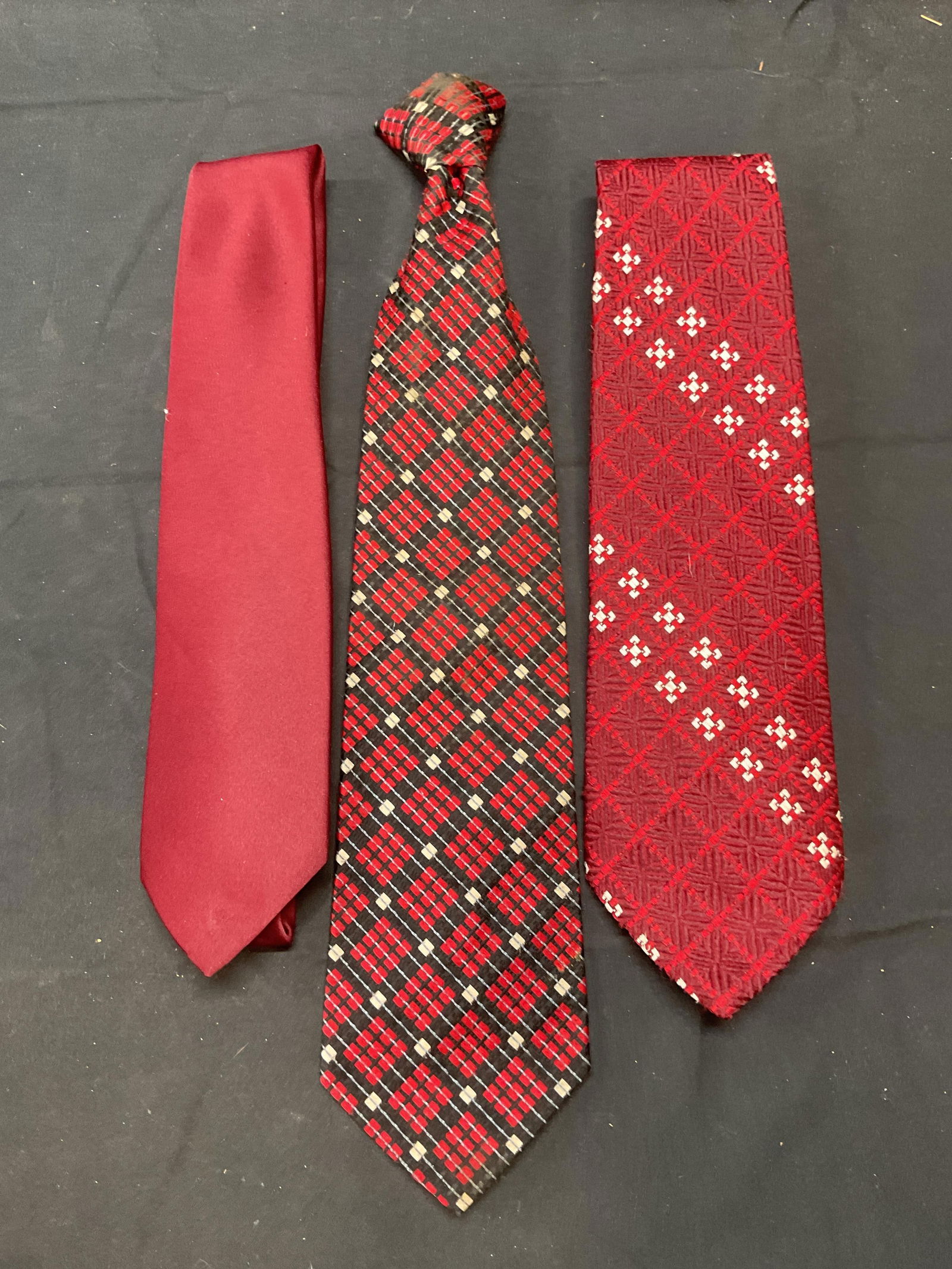 3 Ties, Pierr Jacque, Kalk Seta, & More (1 of 8)