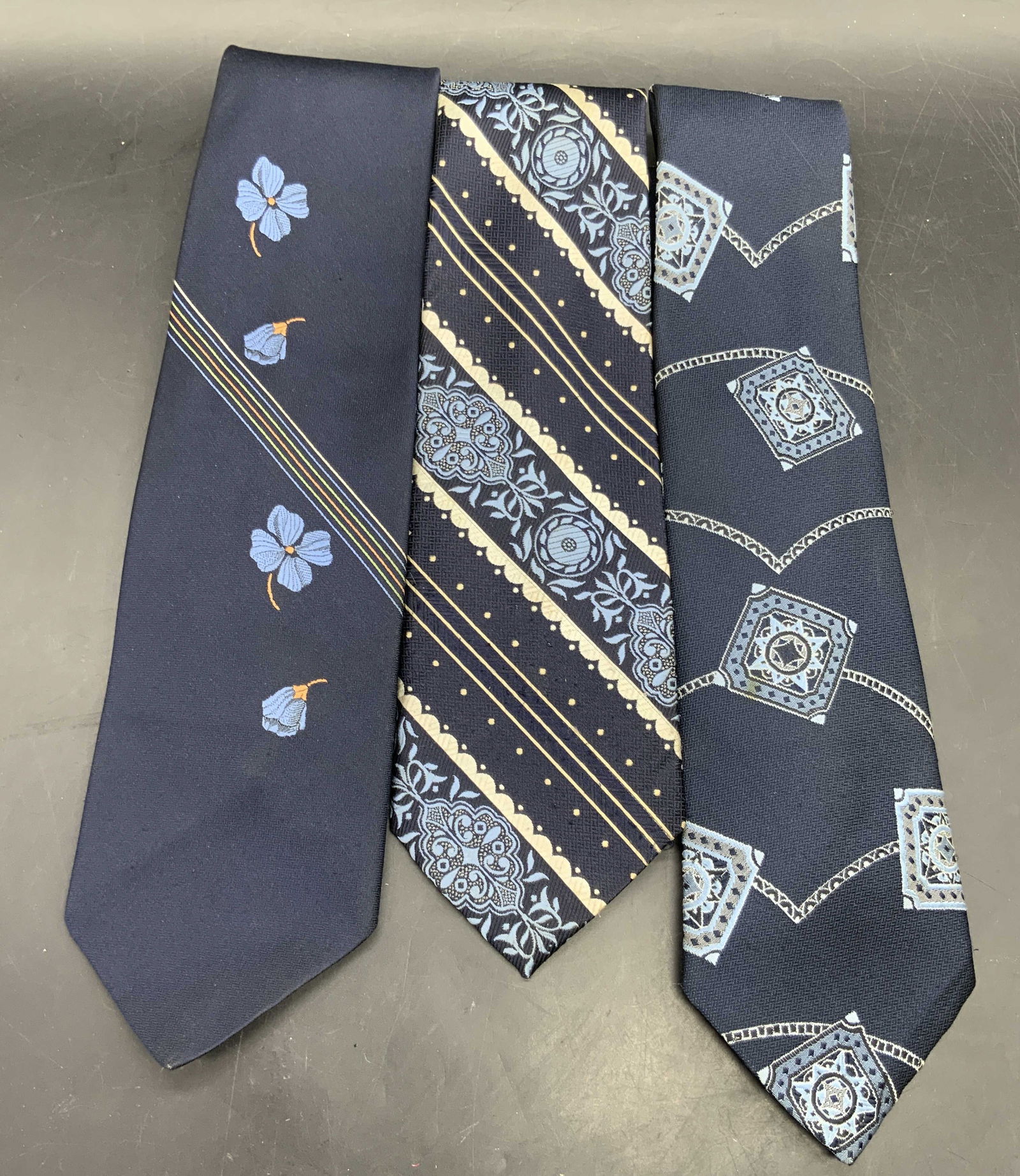Lot 3 GENII, DAMON, SEARS Vintage Patterned Ties (1 of 8)