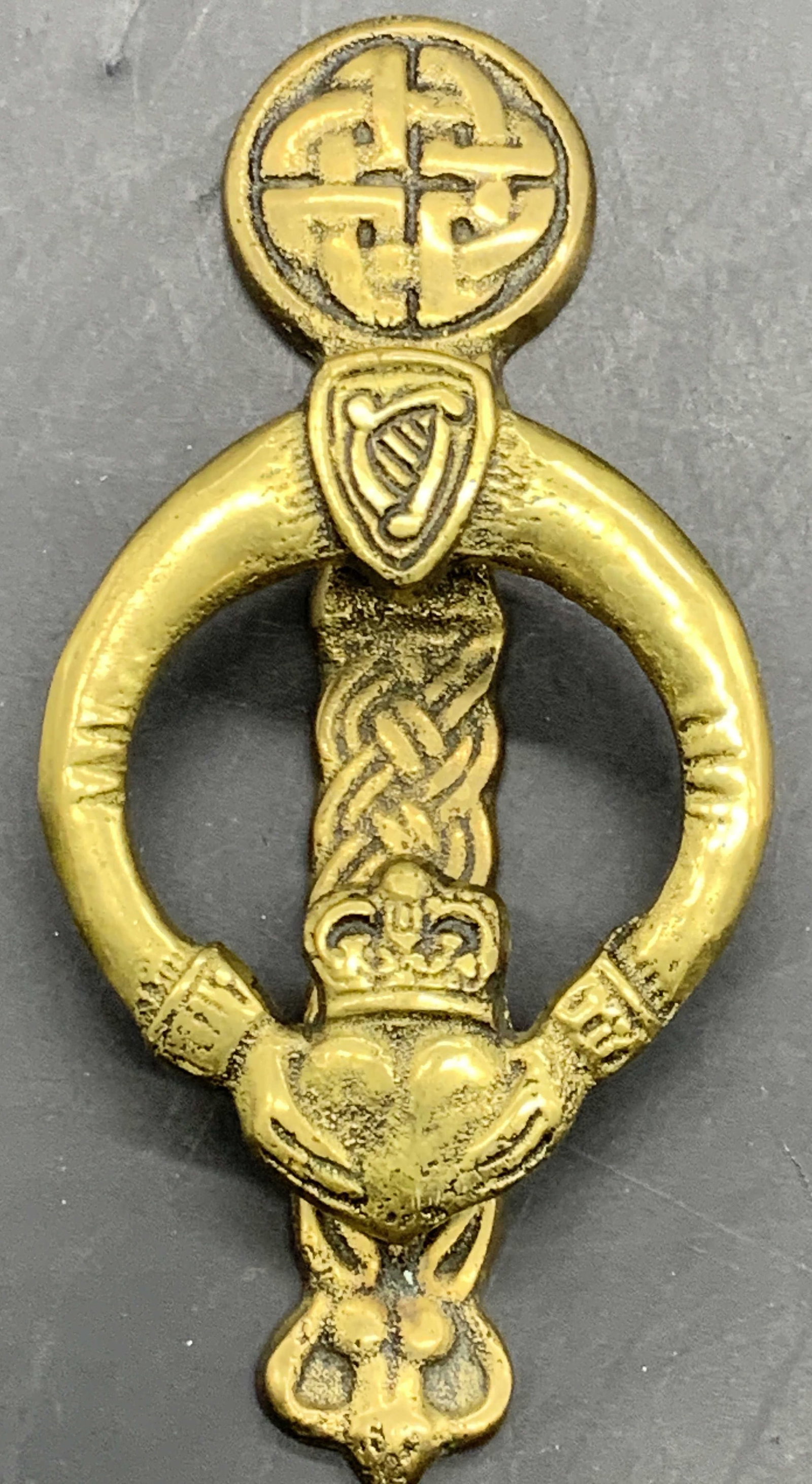 Vintage Brass Irish Claddagh Doorknocker: Vintage Brass Irish Claddagh Doorknocker with Celtic Detail. Measures approx. 4.75L x 2.25W in. Some wear consistent with age, use, and exposure. Residue and discoloration to reverse. Collectibles, en