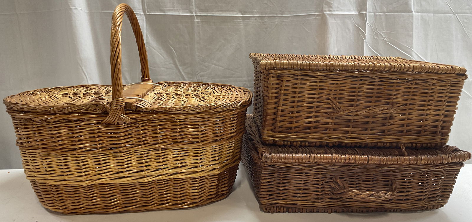 Lot 3 Woven Wicker Wood Picnic Baskets (1 of 10)