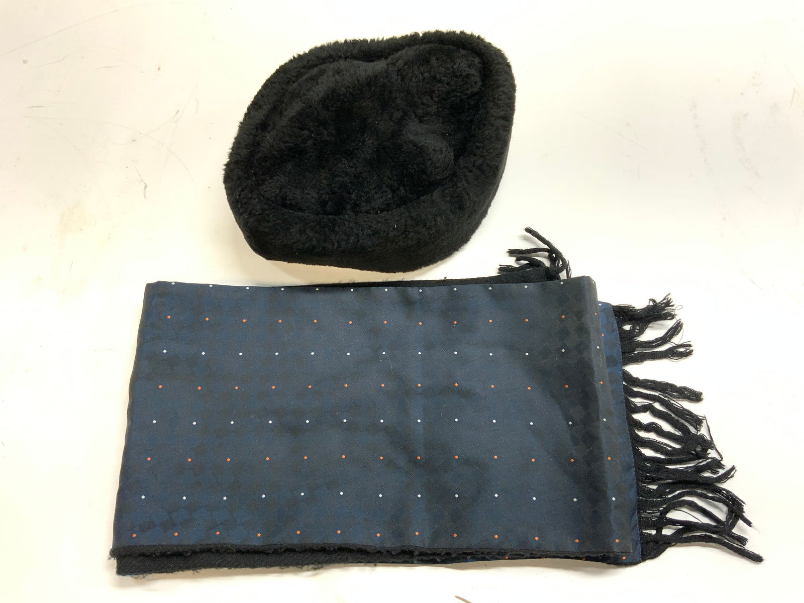 Lot 2 Blk Winter Hat & SILKROAD Silk & Wool Scarf (1 of 8)