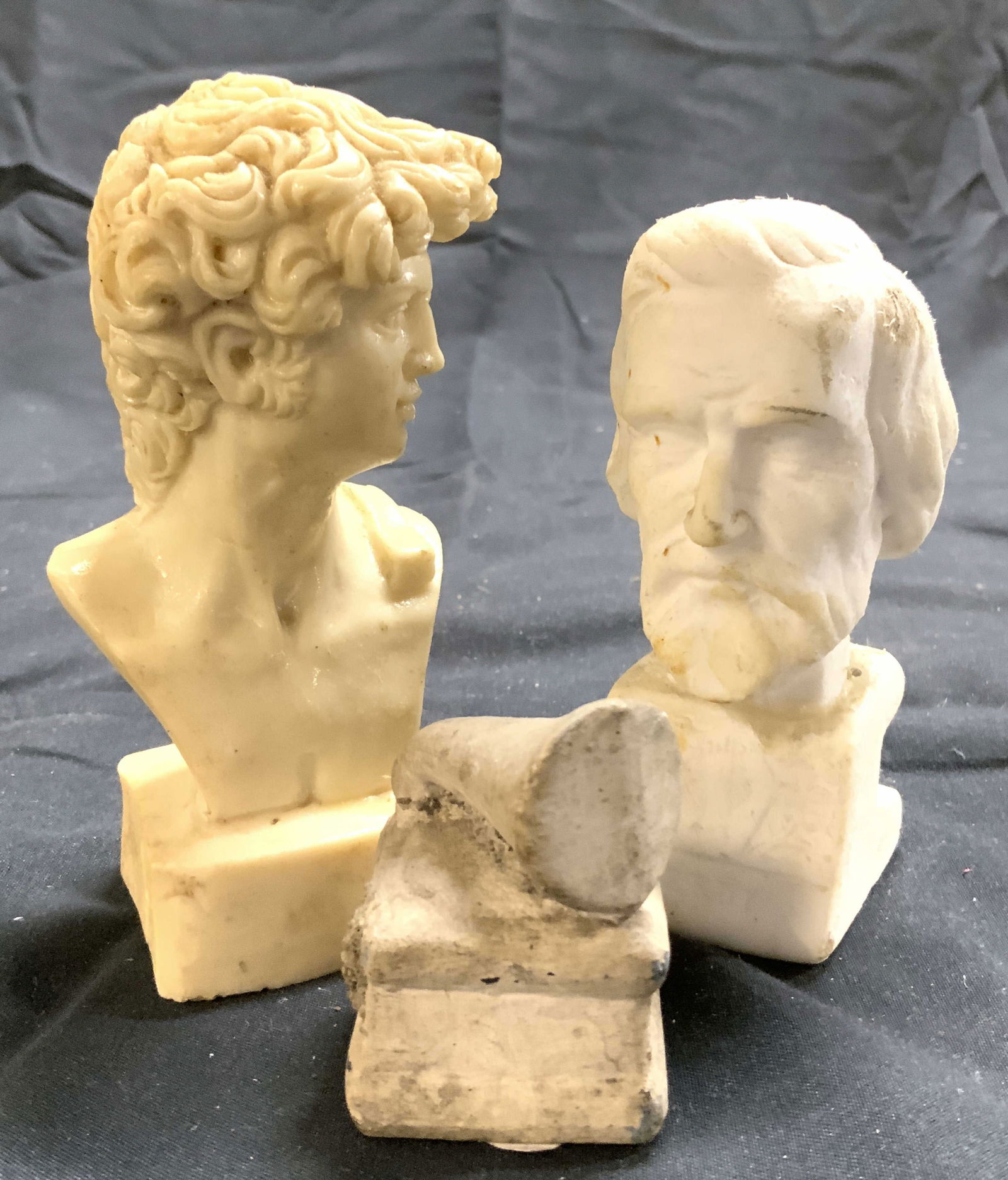 Lot 3 Vintage Assorted Busts & Gramophone (1 of 7)