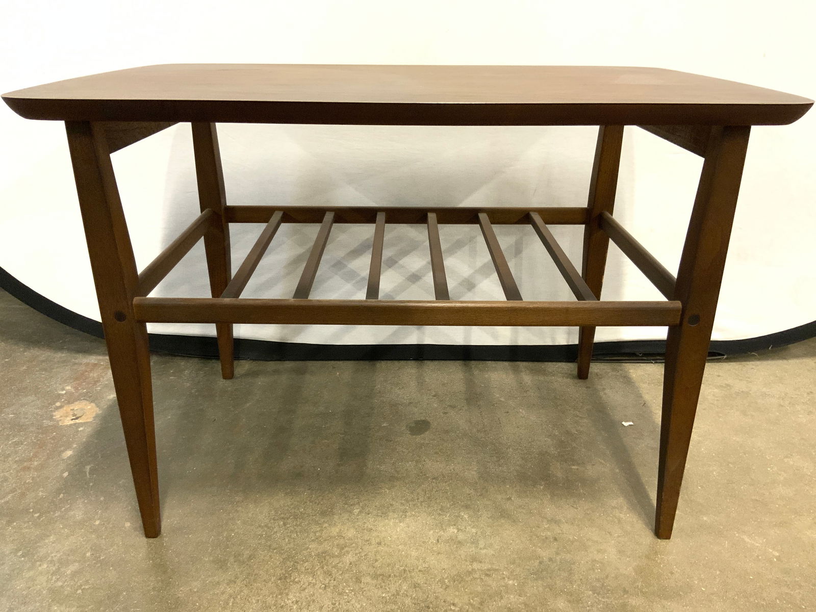 LANE MCM Vintage Wooden Side Table (1 of 8)