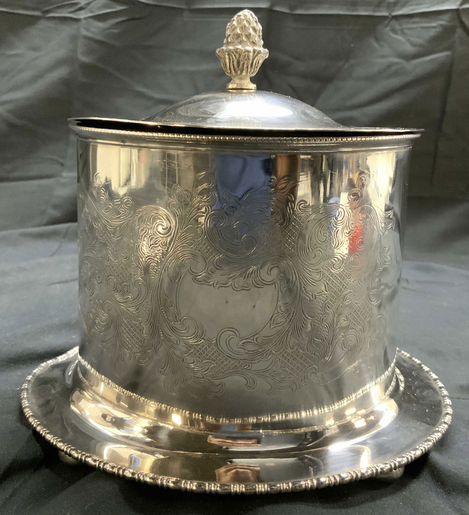 Silver Pl SHEFFIELD KENT SILVERSMITHS Biscuit Box (1 of 8)