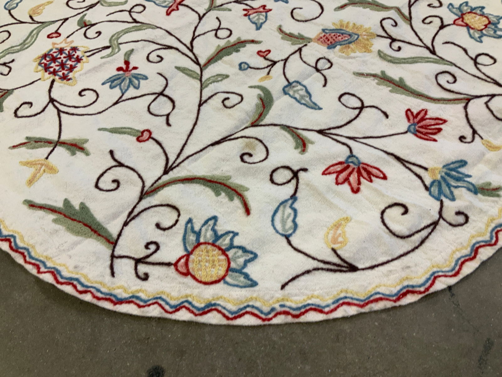 CREWEL Embroidered Cotton King Bedspread India (1 of 8)