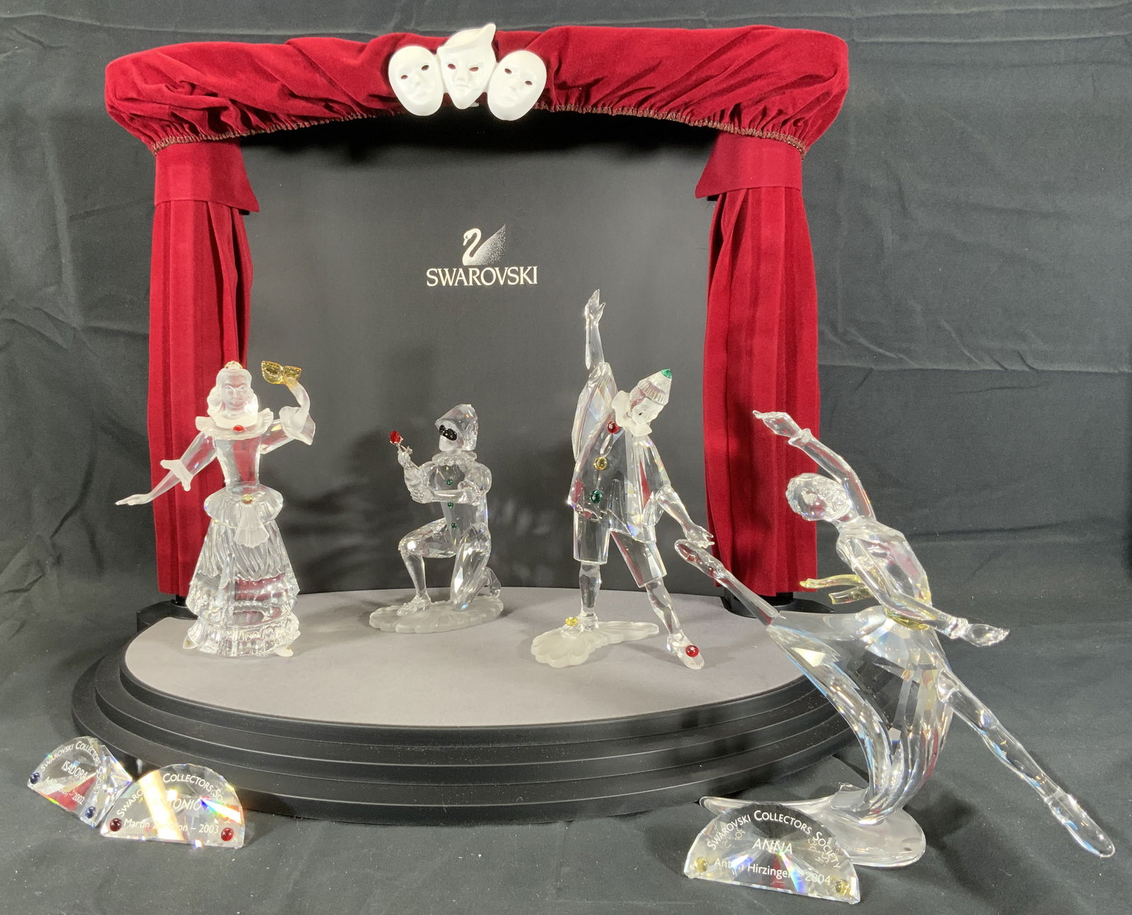 SWARVOSKI Crystal Masquerade Figurals & Stage (1 of 12)