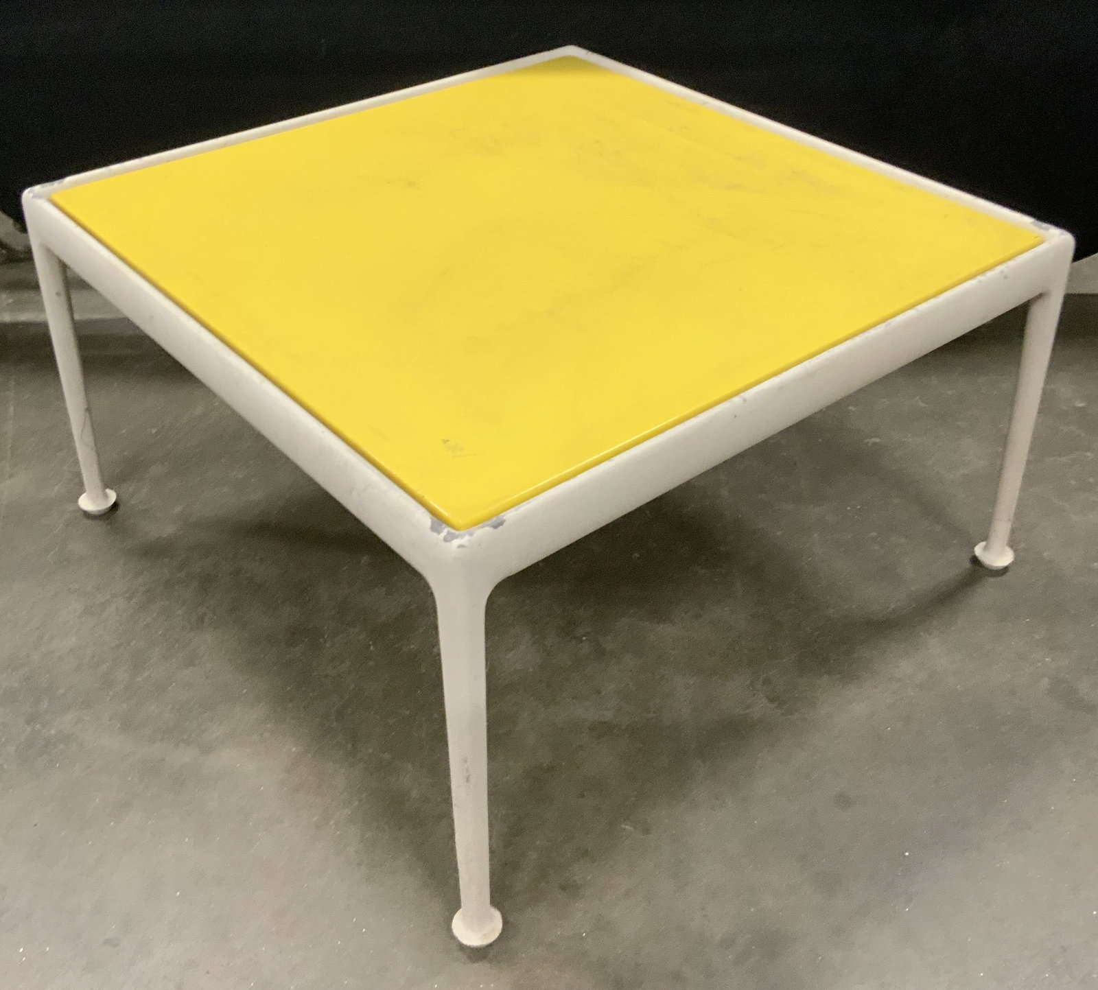 Vintage KNOLL Style Outdoor Cocktail / Side Table (1 of 11)