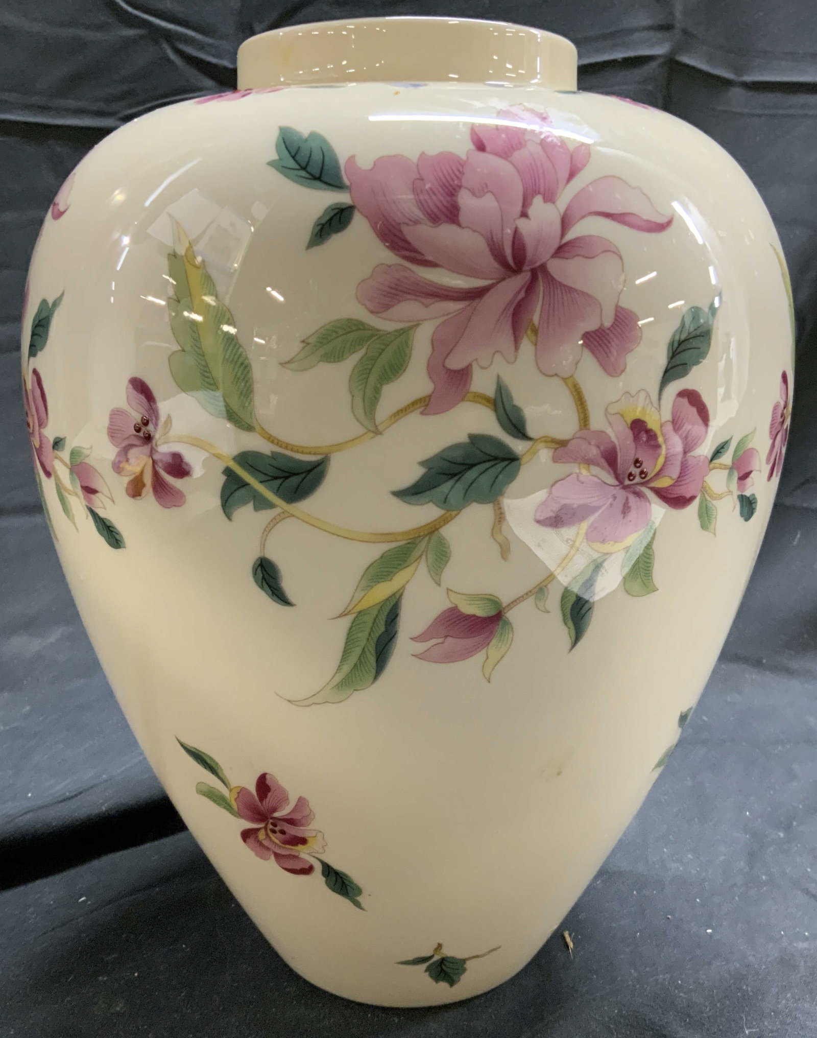LENOX Floral Detailed Porcelain Vase W Gilt Rim: Underside is marked LENOX. Vase is porcelain. Piece has multi toned floral and leaf detail. Vase has gilt rim. Piece measures approximately 9.25 inches tall, 7 inches wide. Vase, porcelain vase, vesse