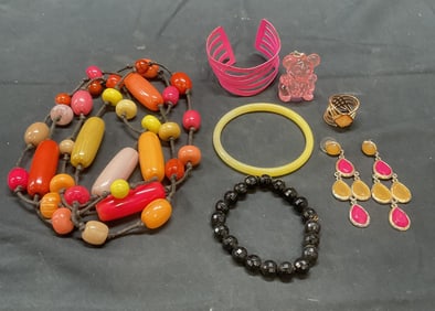 Lot 8 Crystal Earrings, Bracelet, Ring +