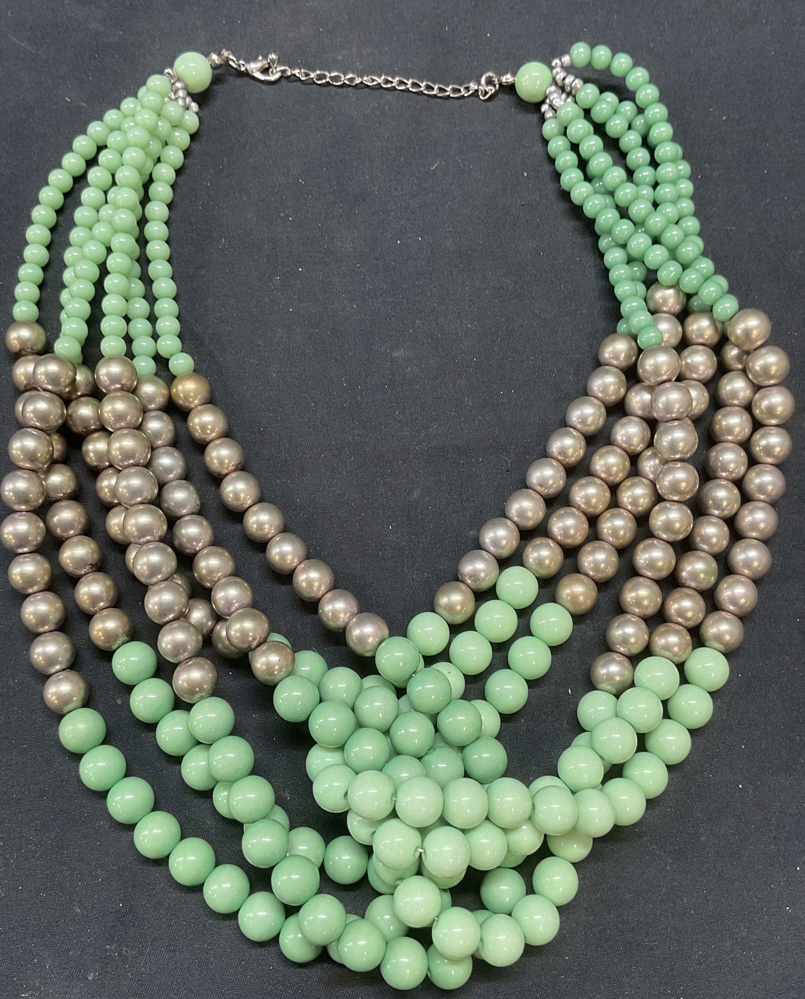 Green & Silver Tone Beaded Interlocking Necklace (1 of 6)