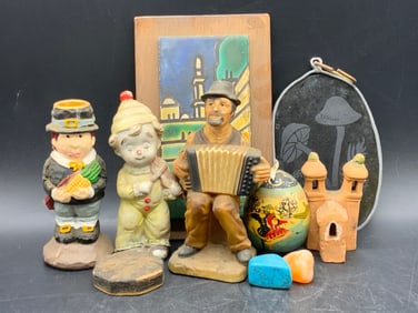 Lot 10 Collectible Tabletop & Wall Accessories